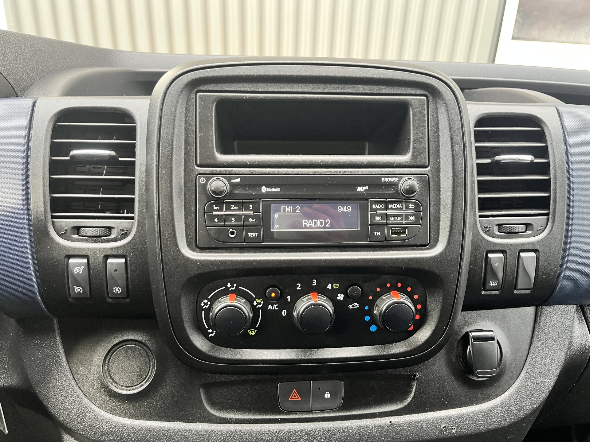 Foto van Opel Vivaro-b