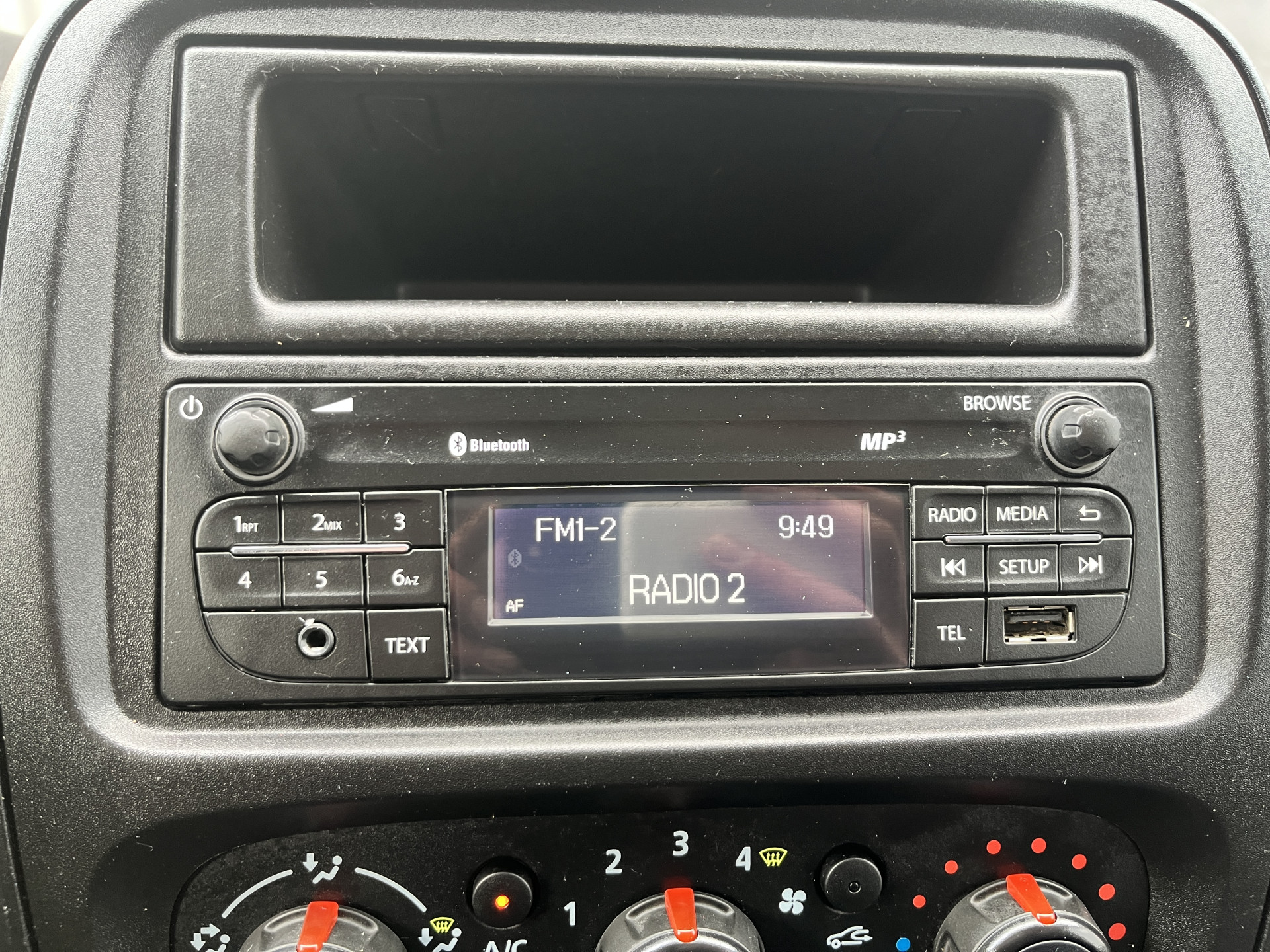 Foto van Opel Vivaro-b