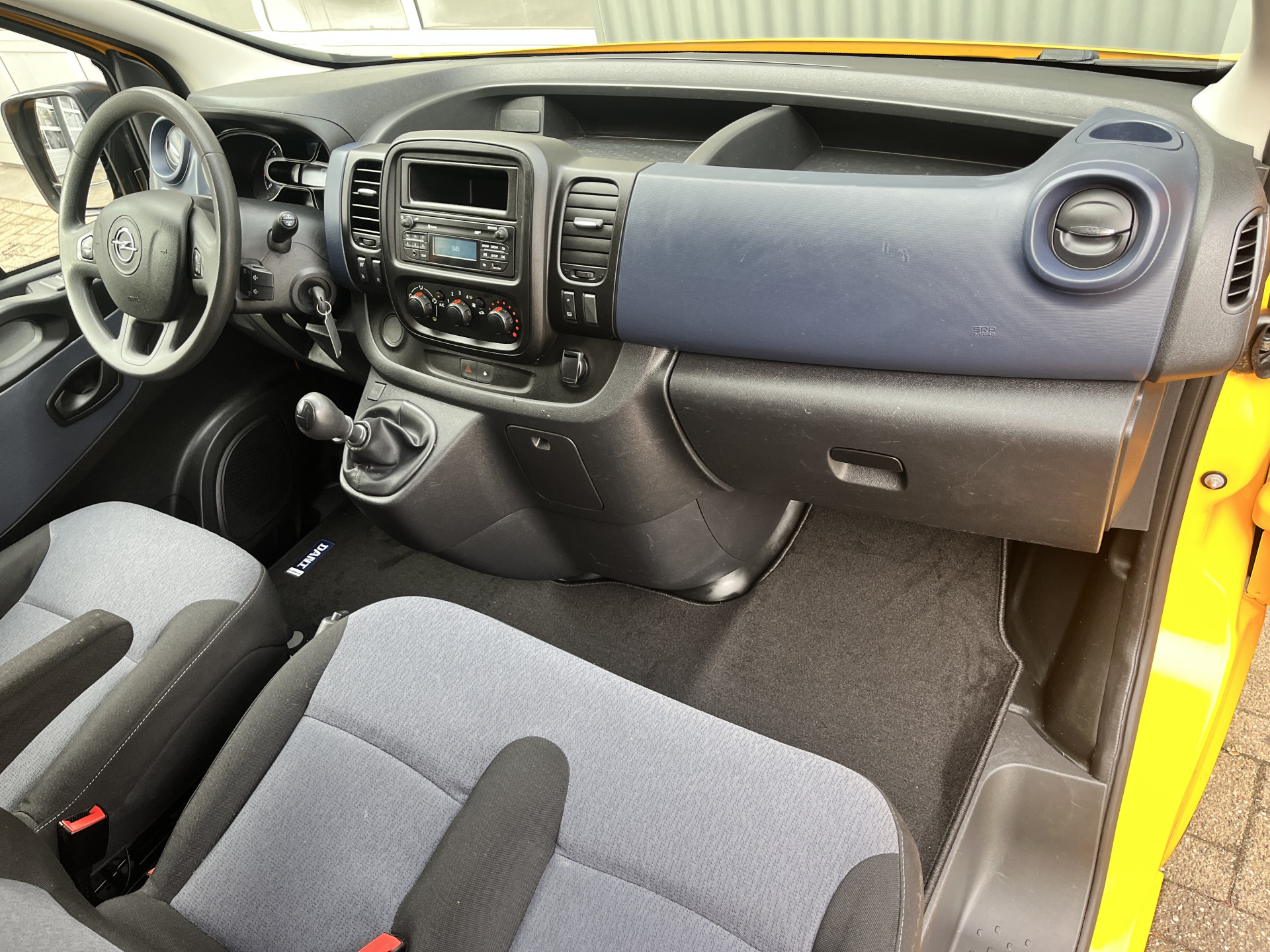 Foto van Opel Vivaro-b