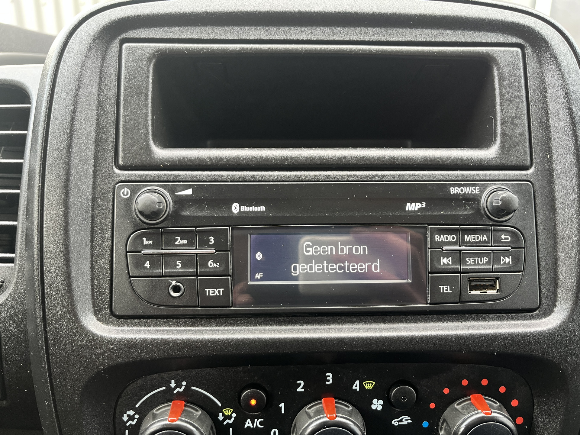 Foto van Opel Vivaro-b
