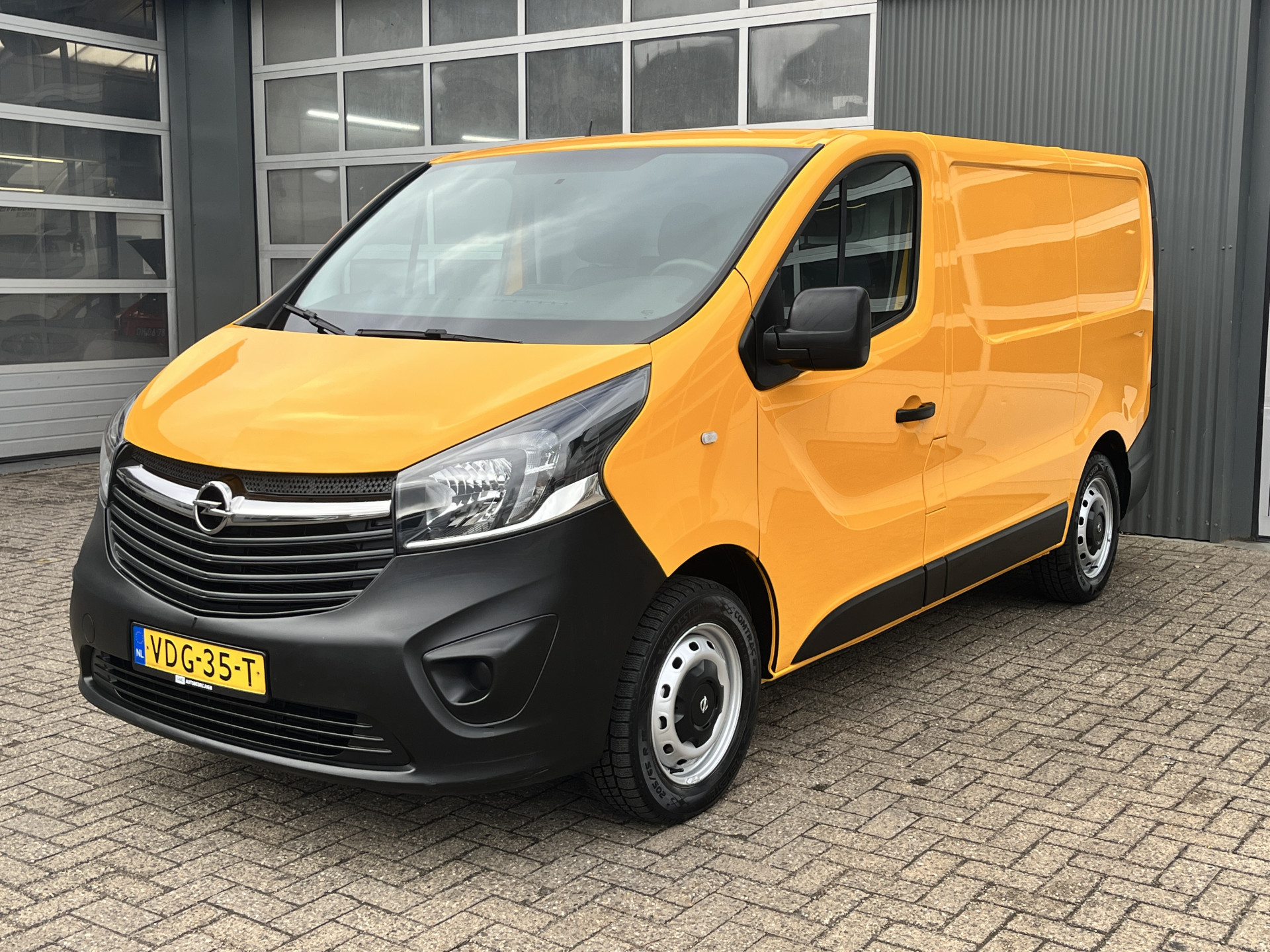 Foto van Opel Vivaro-b