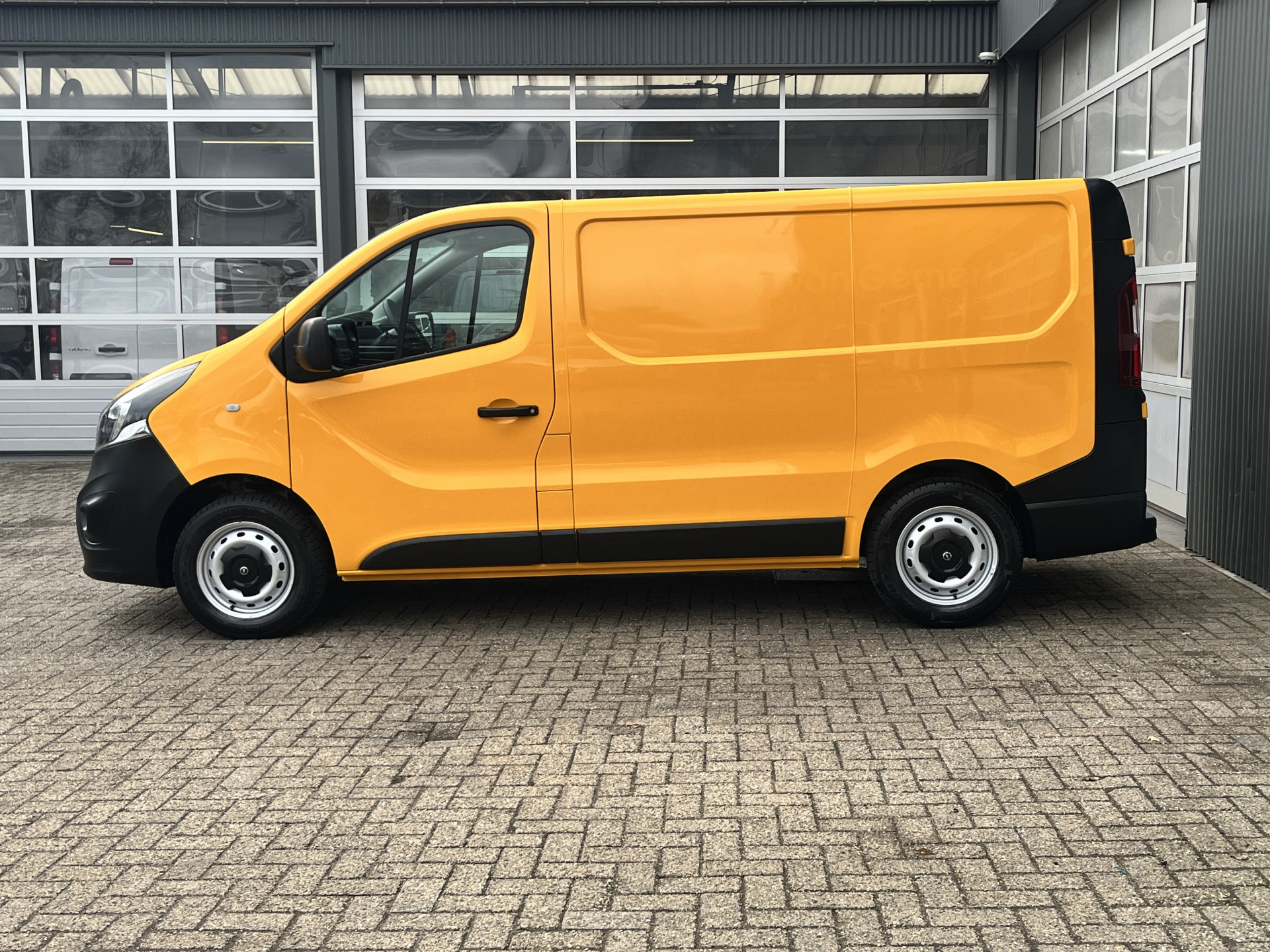 Foto van Opel Vivaro-b