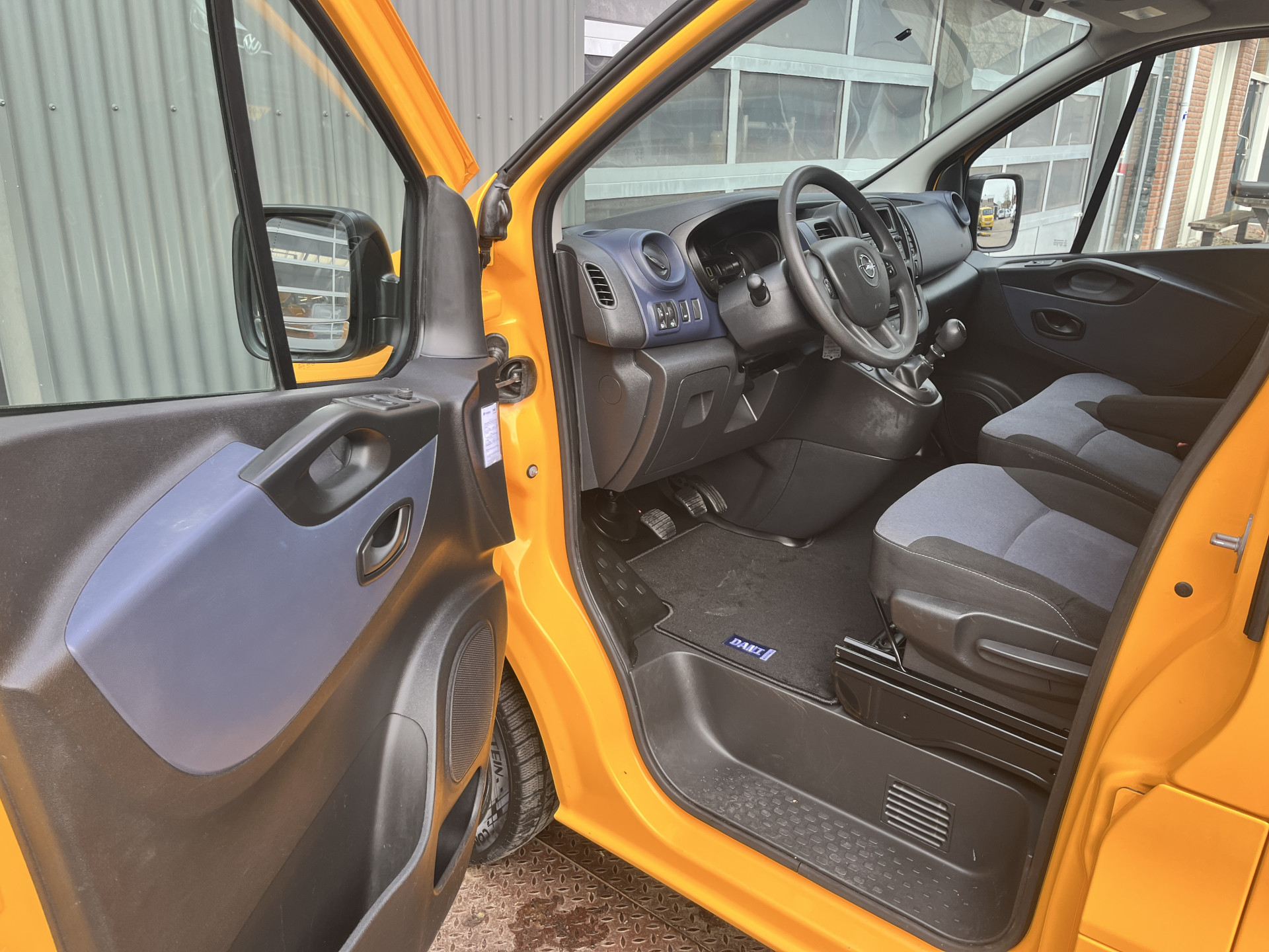 Foto van Opel Vivaro-b