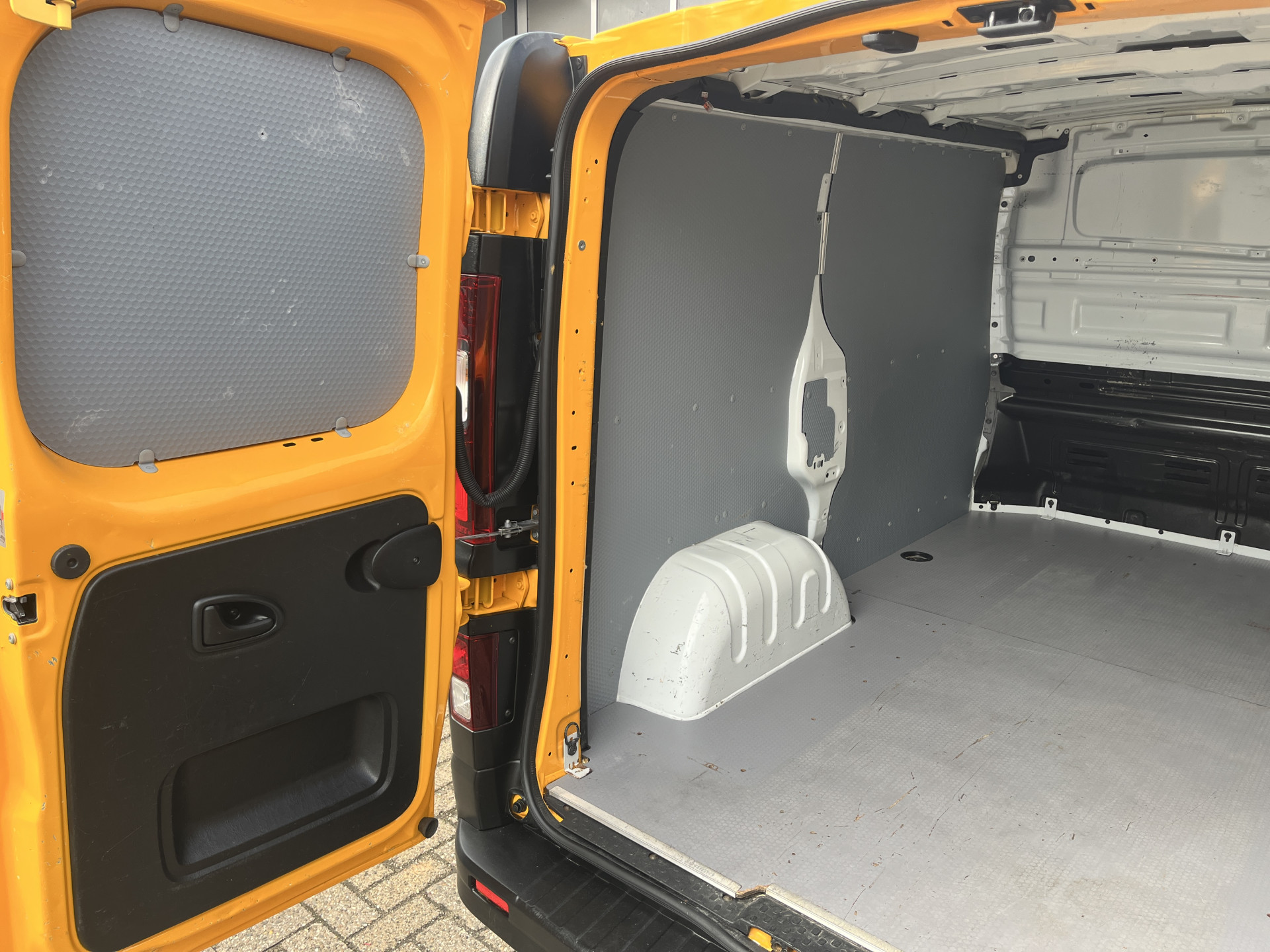 Foto van Opel Vivaro-b