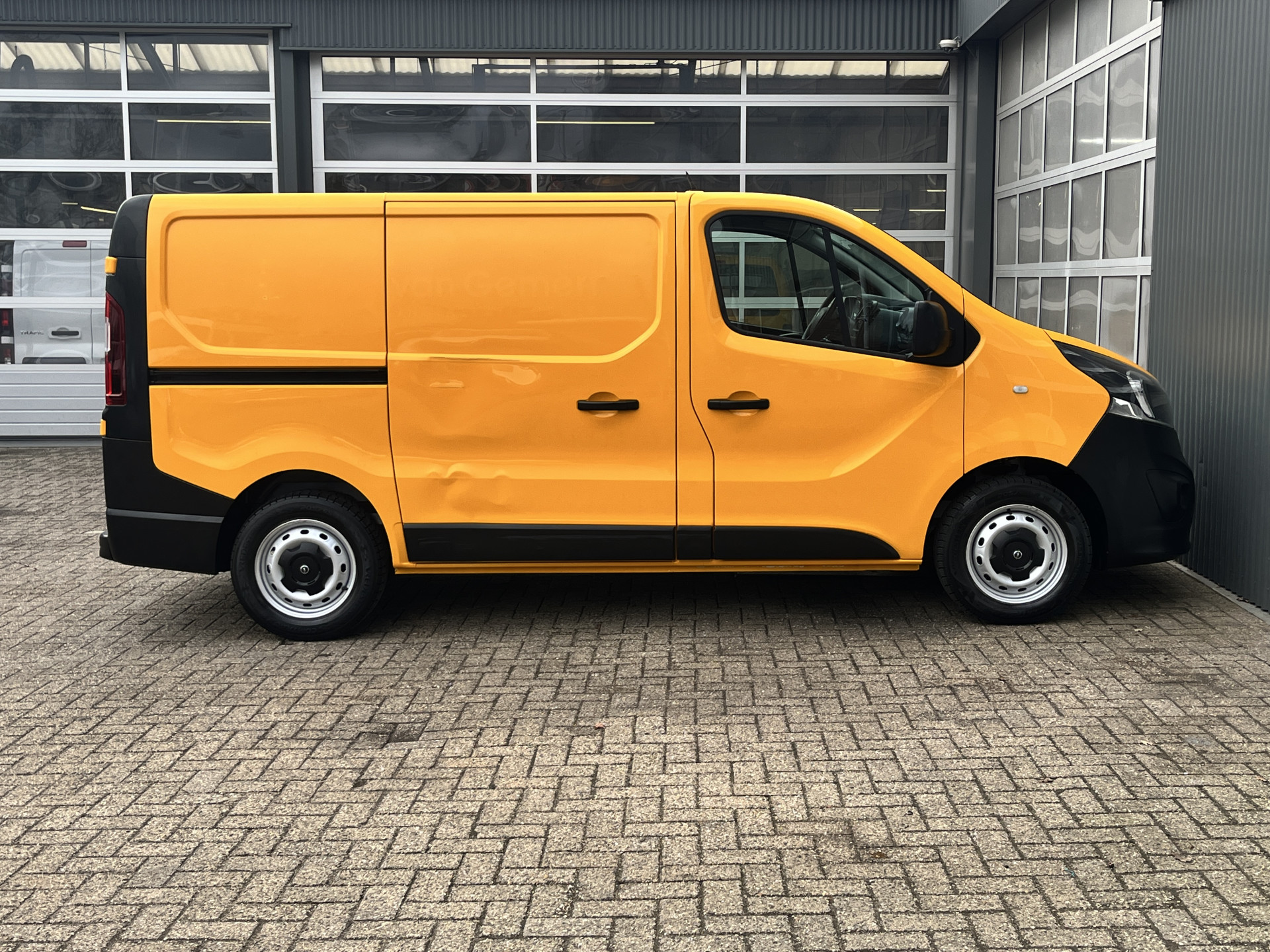 Foto van Opel Vivaro-b