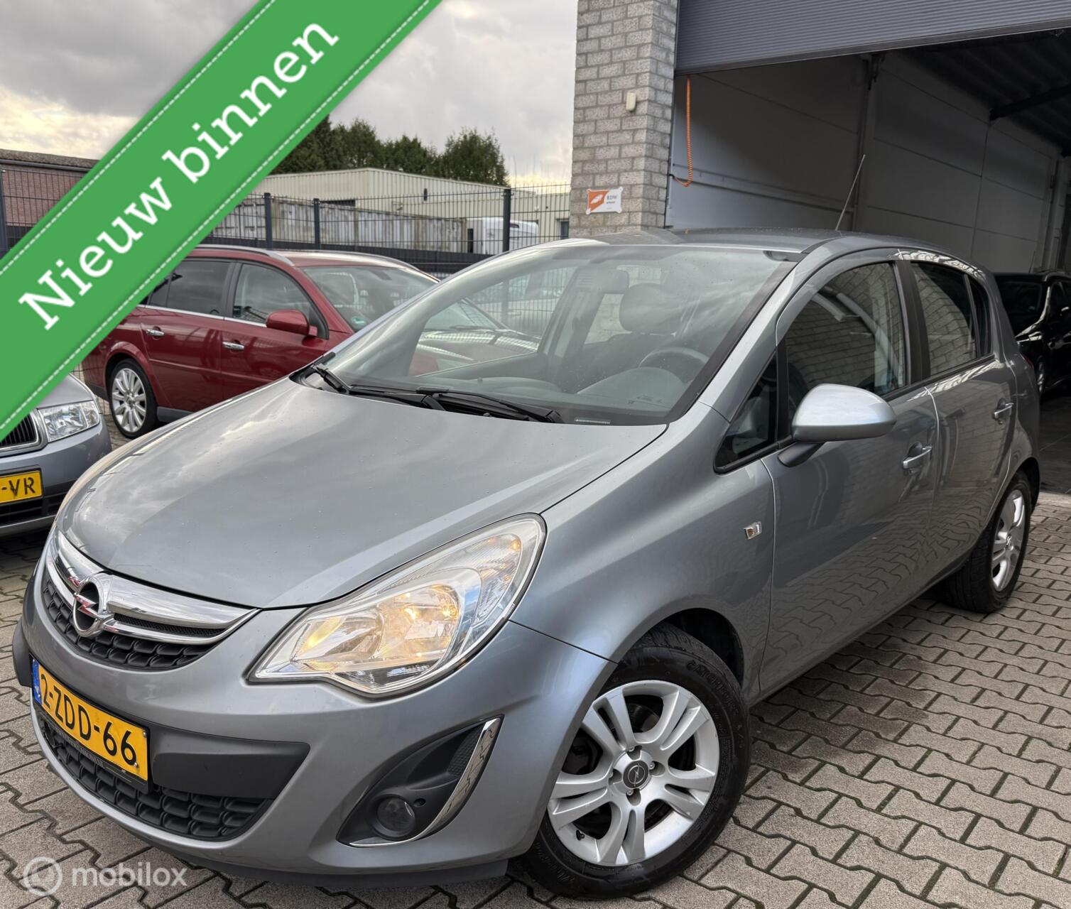 Opel Corsa 1.2-16V Berlin / 5DRS / BJ 2012 / N.A.P 2013 - voorkant
