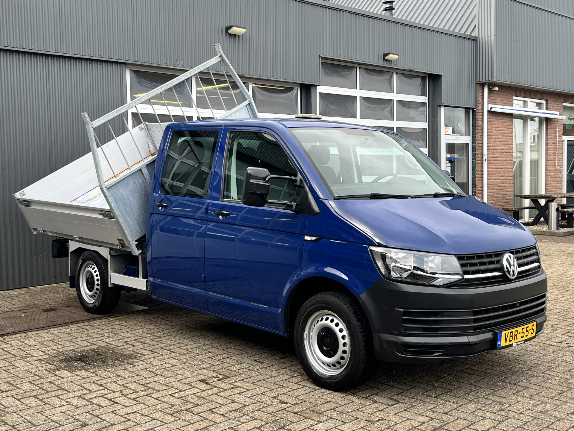 Volkswagen Transporter 2.0 TDI L2H1 DC 2019 - voorkant