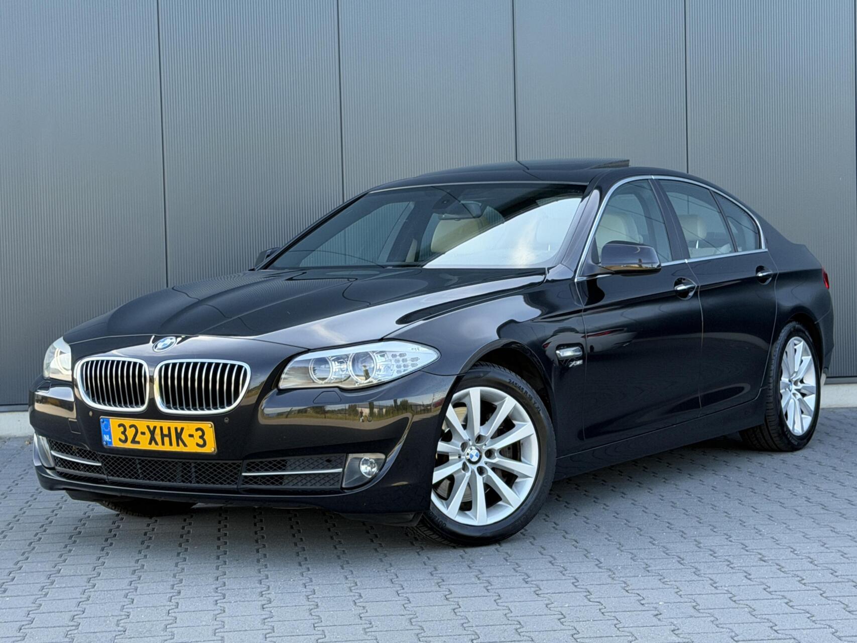 BMW 5er Reihe 528xi High Executive Schuifdak - Leder - Xenon - Groot Navi - Trekhaak 2012 - voorkant
