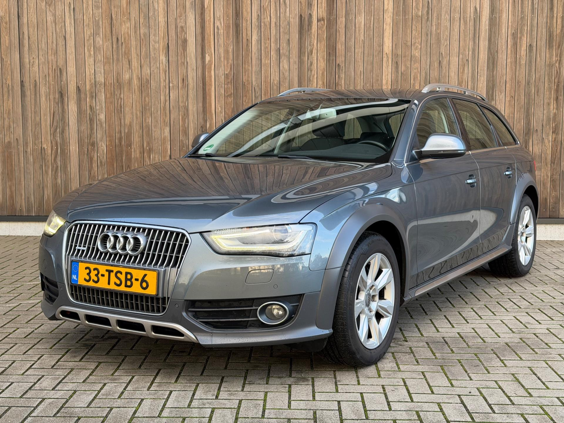 Audi A4 Allroad Quattro 3.0 TDI | Pro Line | XENON | 2012 - voorkant