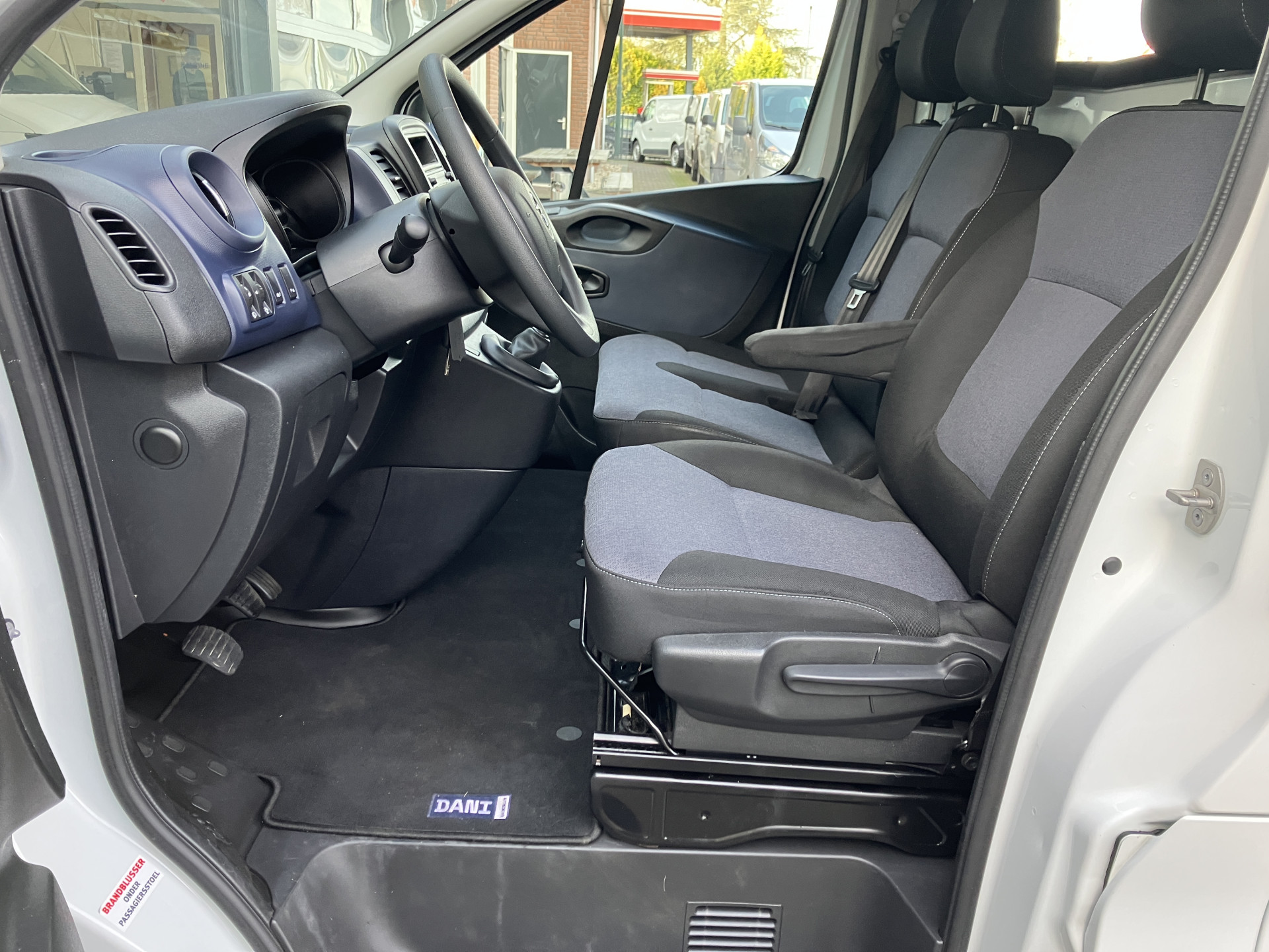 Foto van Opel Vivaro-b