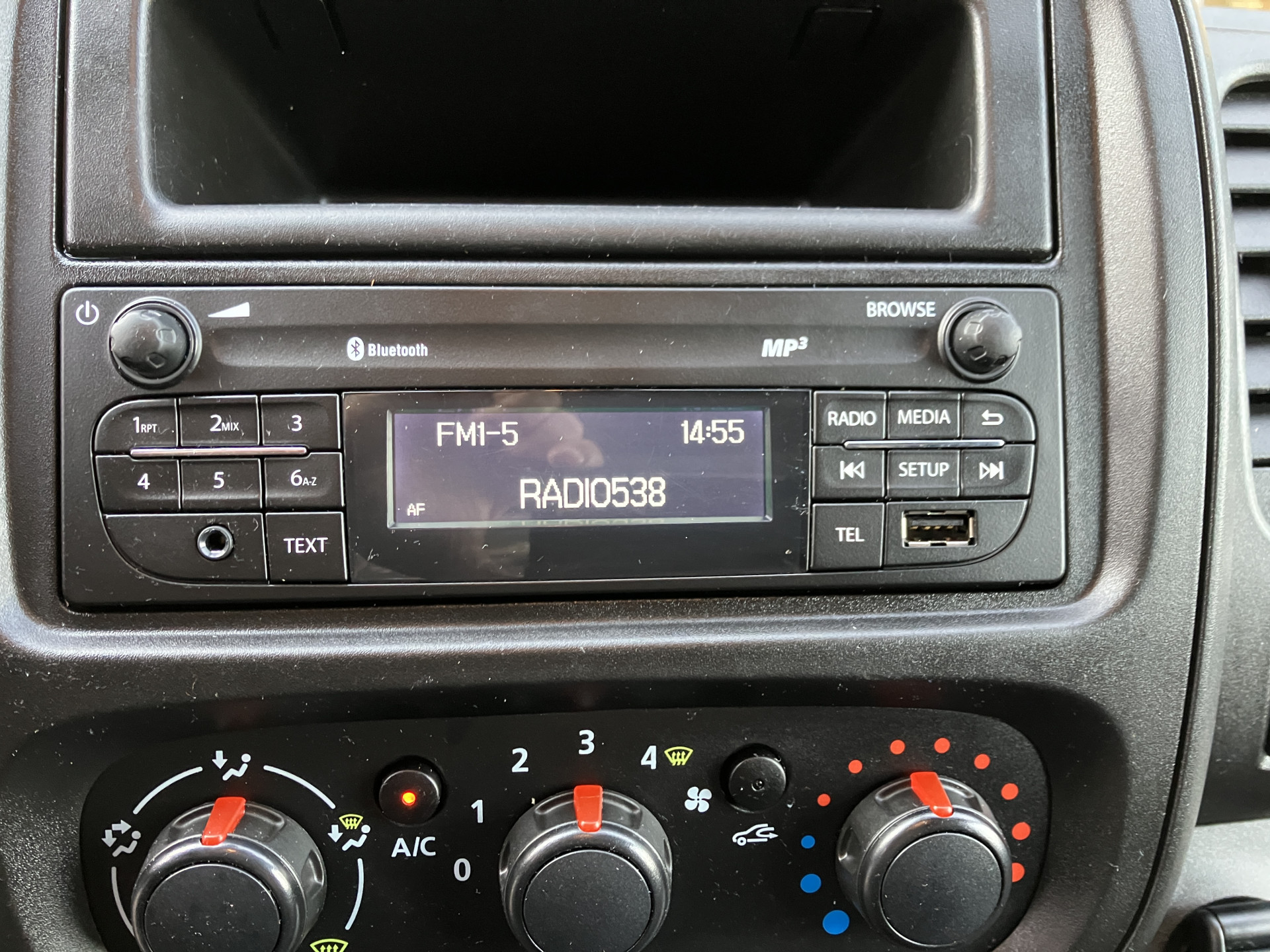 Foto van Opel Vivaro-b