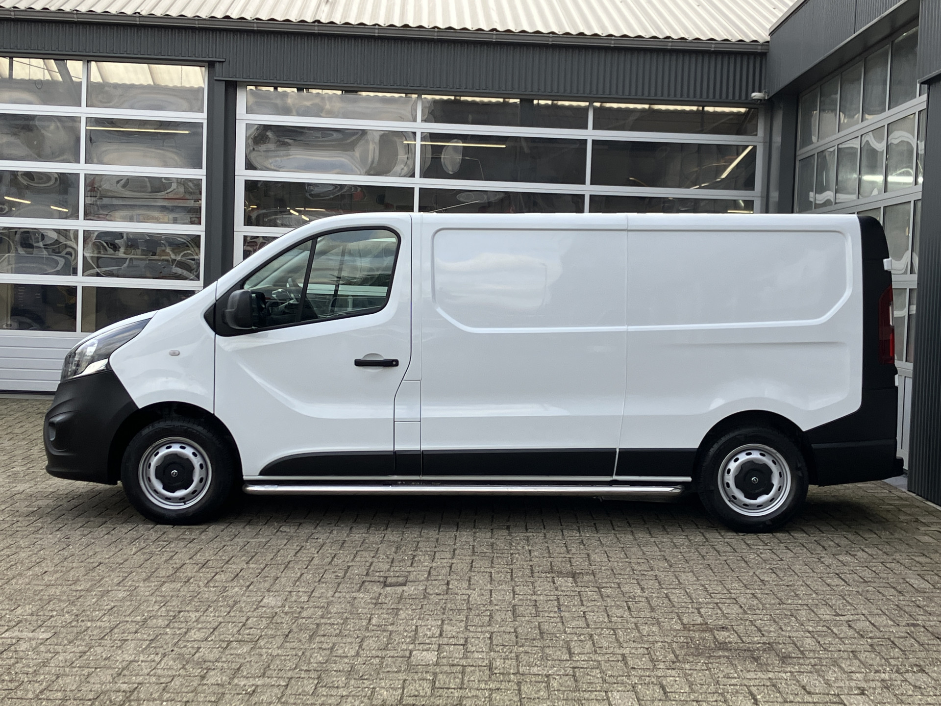 Foto van Opel Vivaro-b