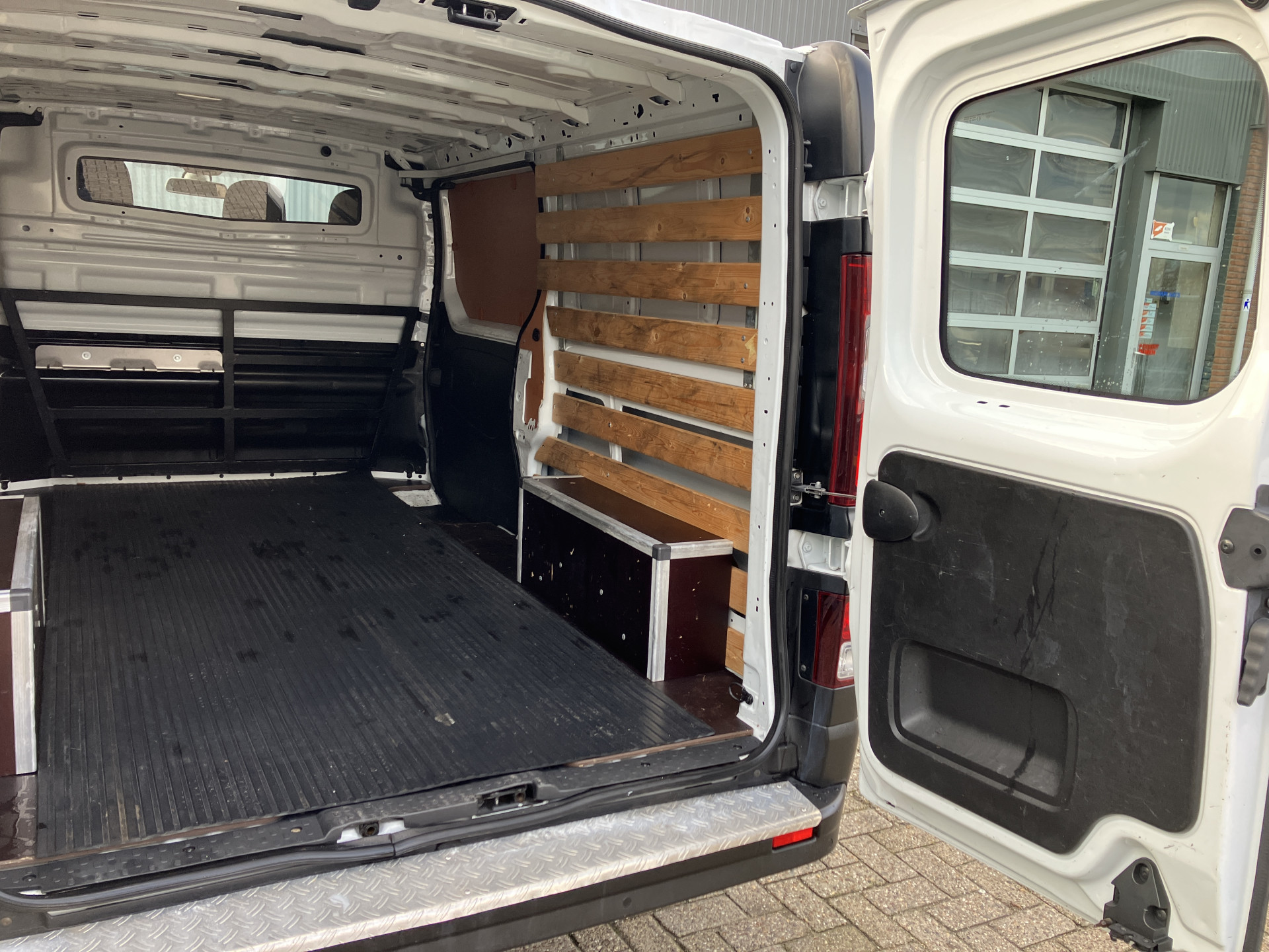 Foto van Opel Vivaro-b