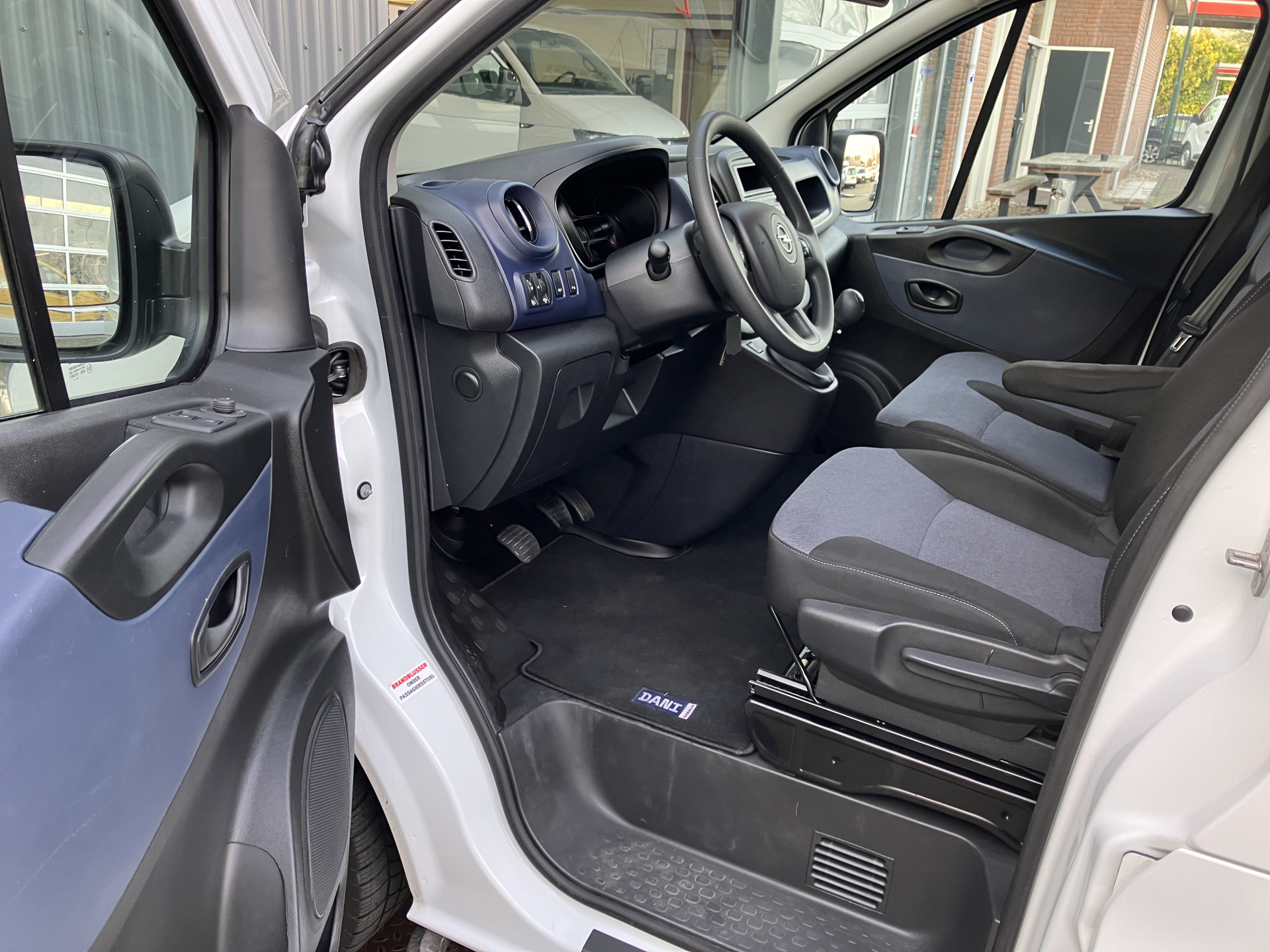 Foto van Opel Vivaro-b