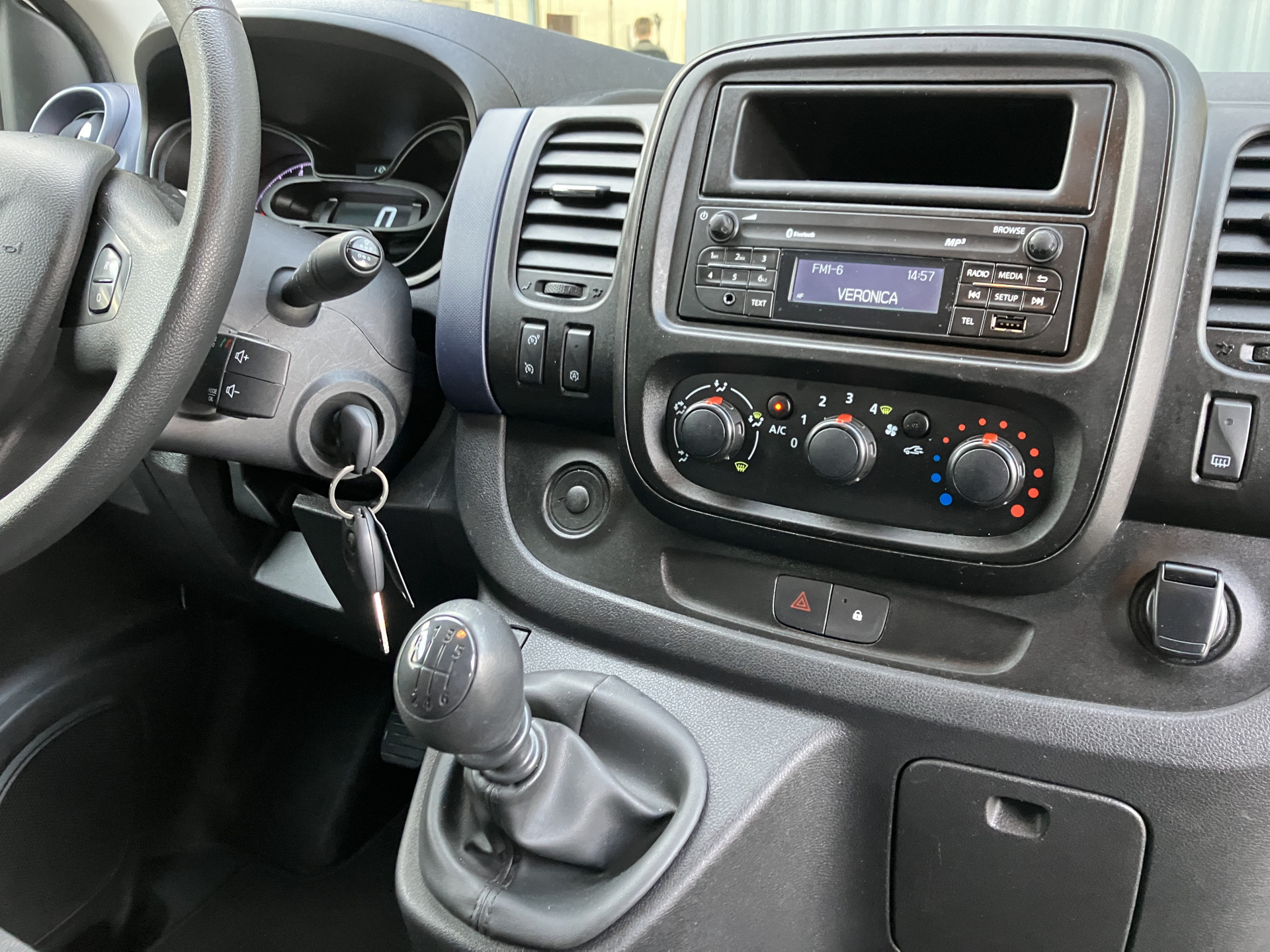 Foto van Opel Vivaro-b