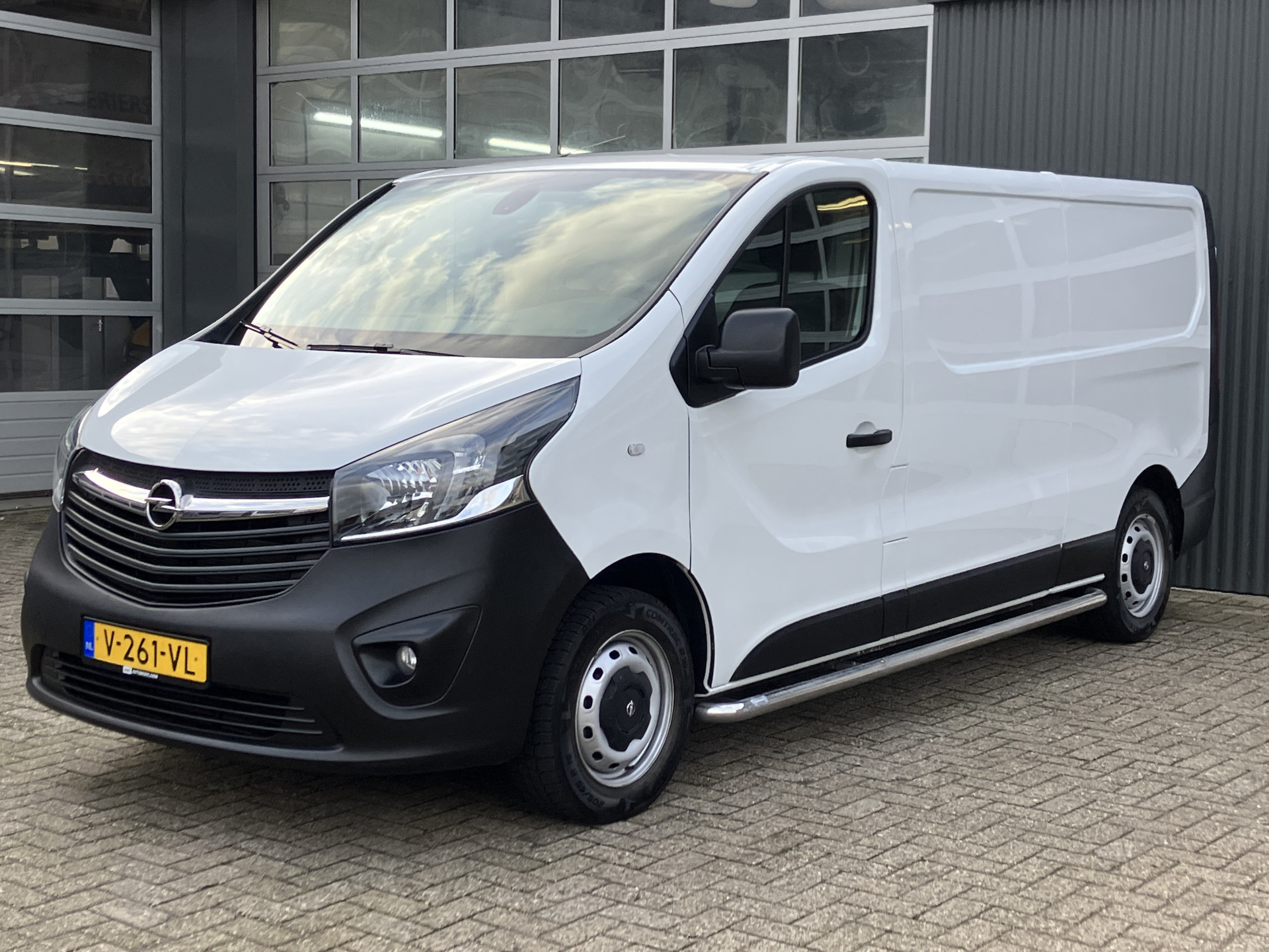 Foto van Opel Vivaro-b
