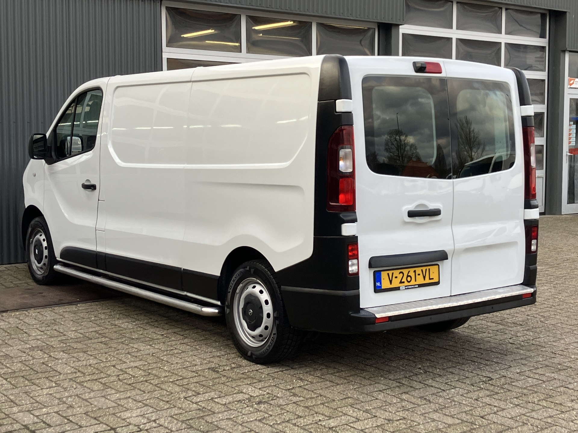 Foto van Opel Vivaro-b