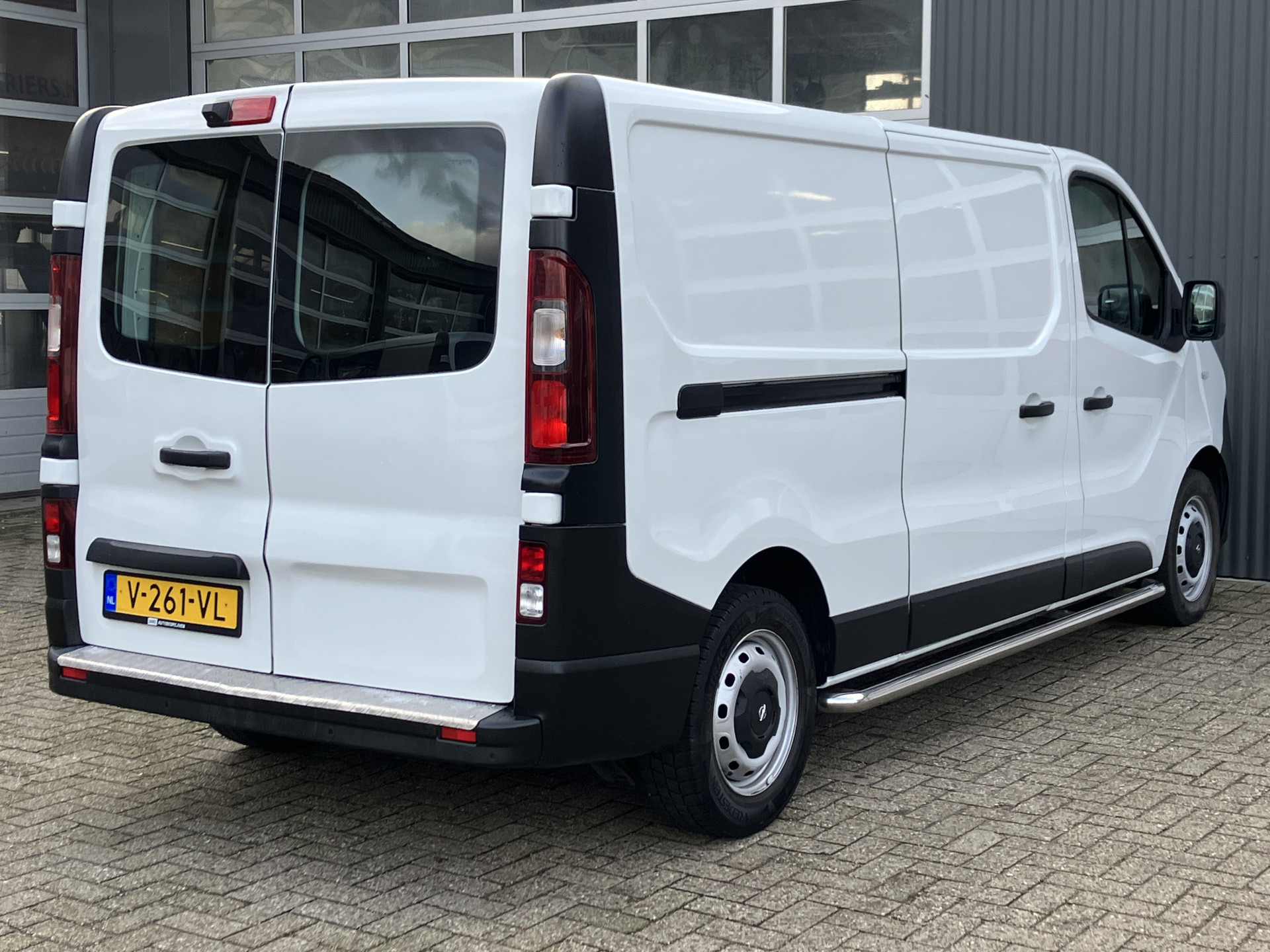 Foto van Opel Vivaro-b