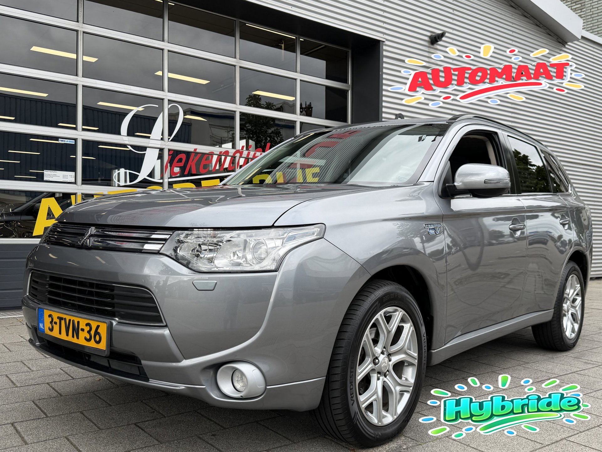 Mitsubishi Mitsubishi Outlander 2.0 PHEV Hybride Instyle -Automaat I Navigatie I  Schuifdak I Airco I Xenon I PDC I Trekhaak I Dealer onderh. 2014 - voorkant