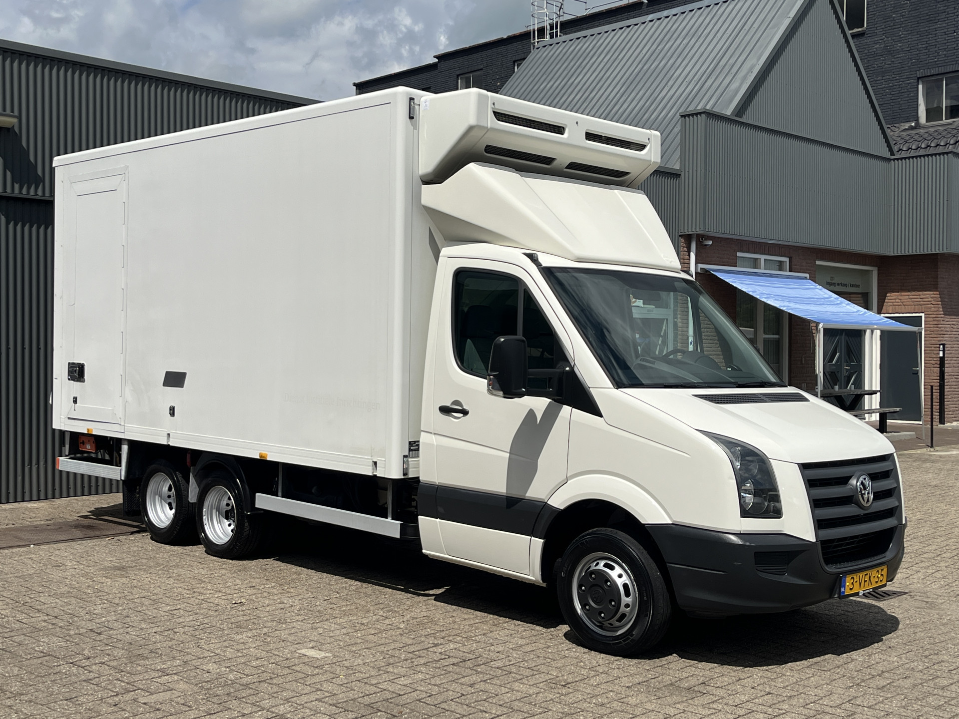 Volkswagen Crafter 50 2.5 TDI L2 2009 - voorkant