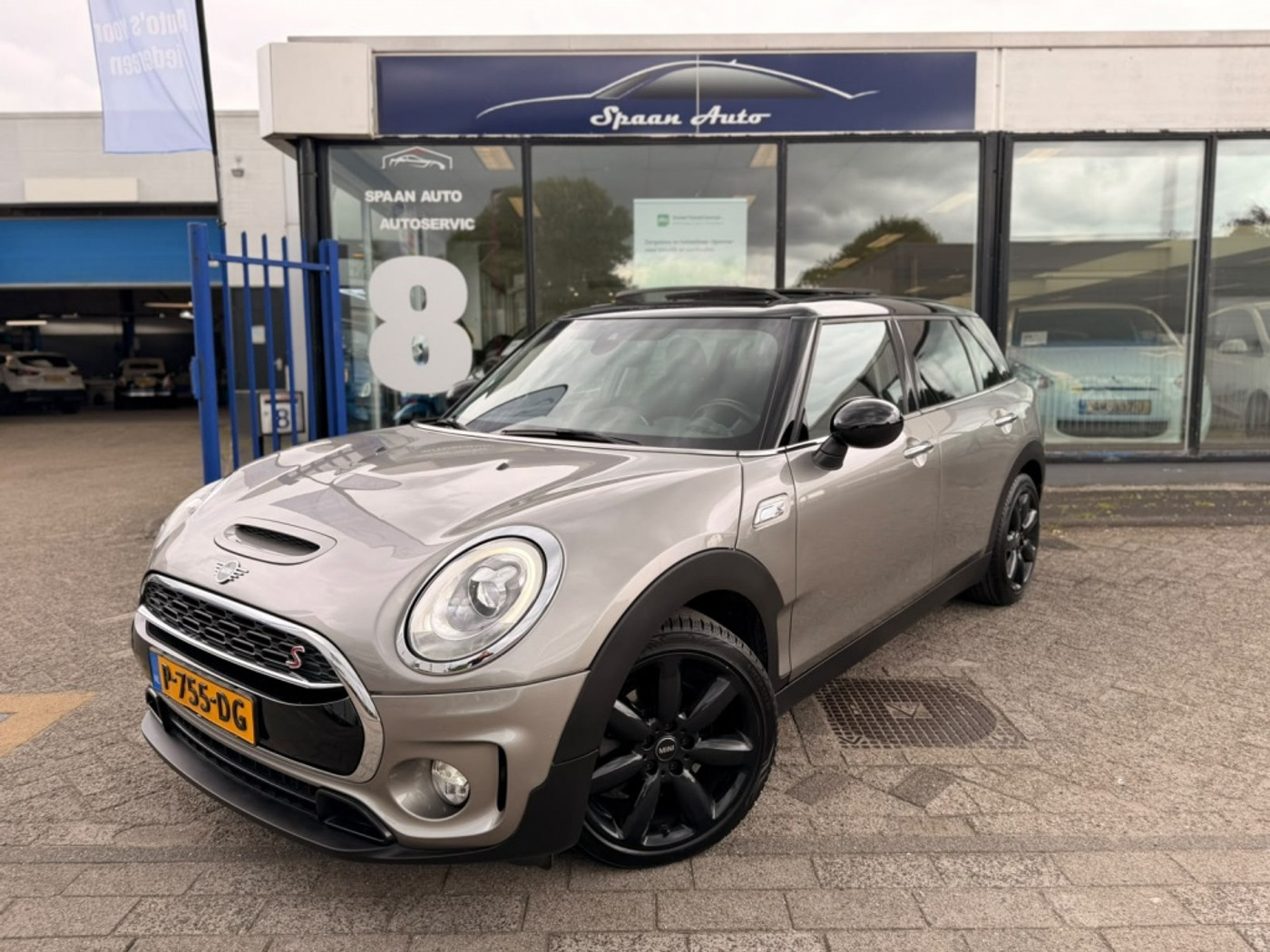 Mini Clubman Cooper S 2.0 Cooper S Chili | John Cooper Works | Automaat | Panodak | Ca 2018 - voorkant