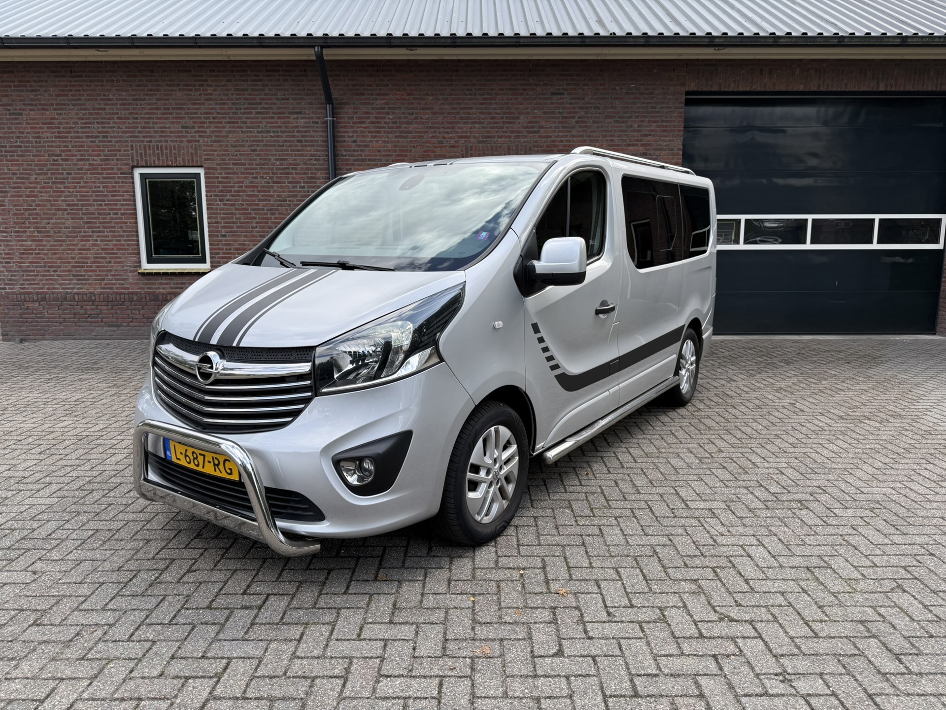 Foto van Opel Vivaro-b