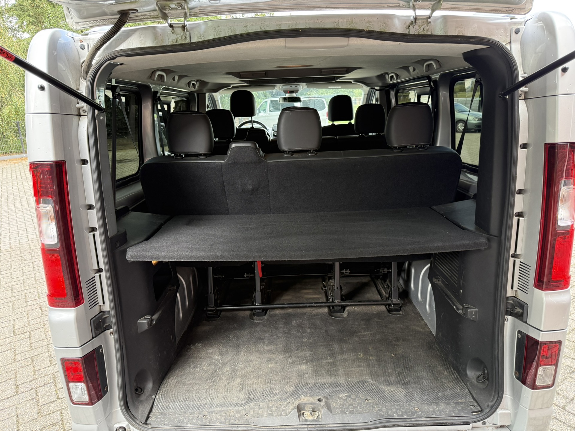 Foto van Opel Vivaro-b