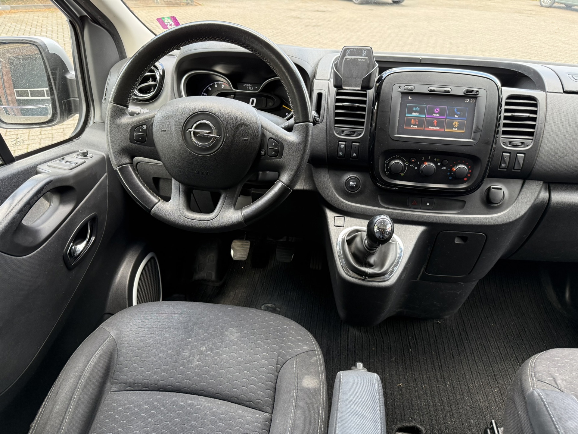 Foto van Opel Vivaro-b