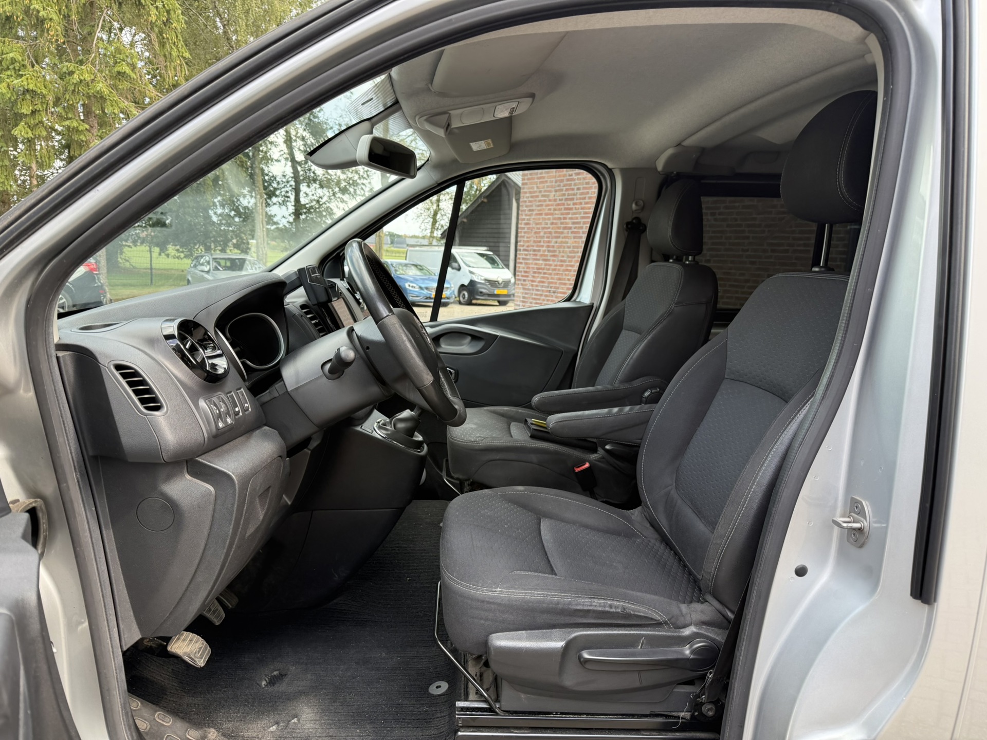 Foto van Opel Vivaro-b