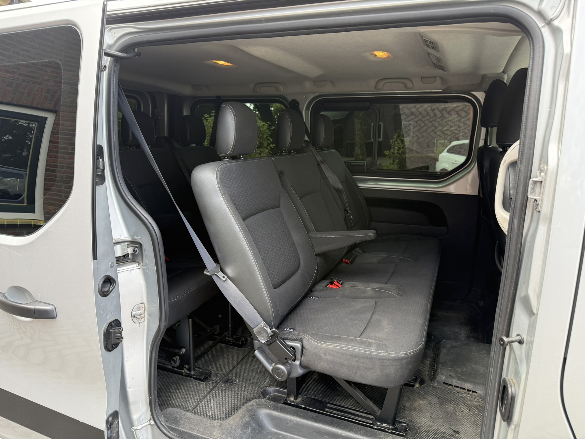 Foto van Opel Vivaro-b