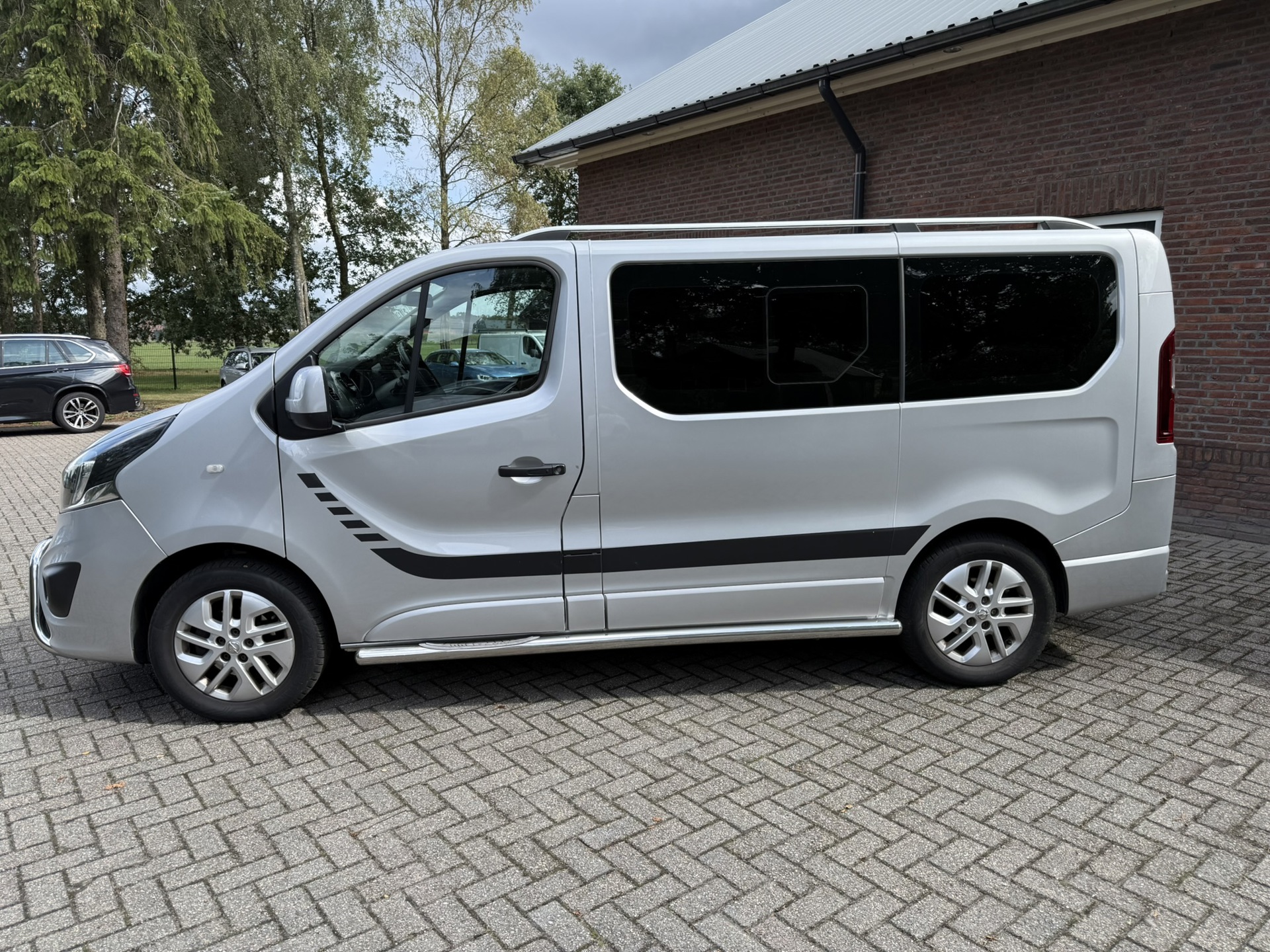Foto van Opel Vivaro-b