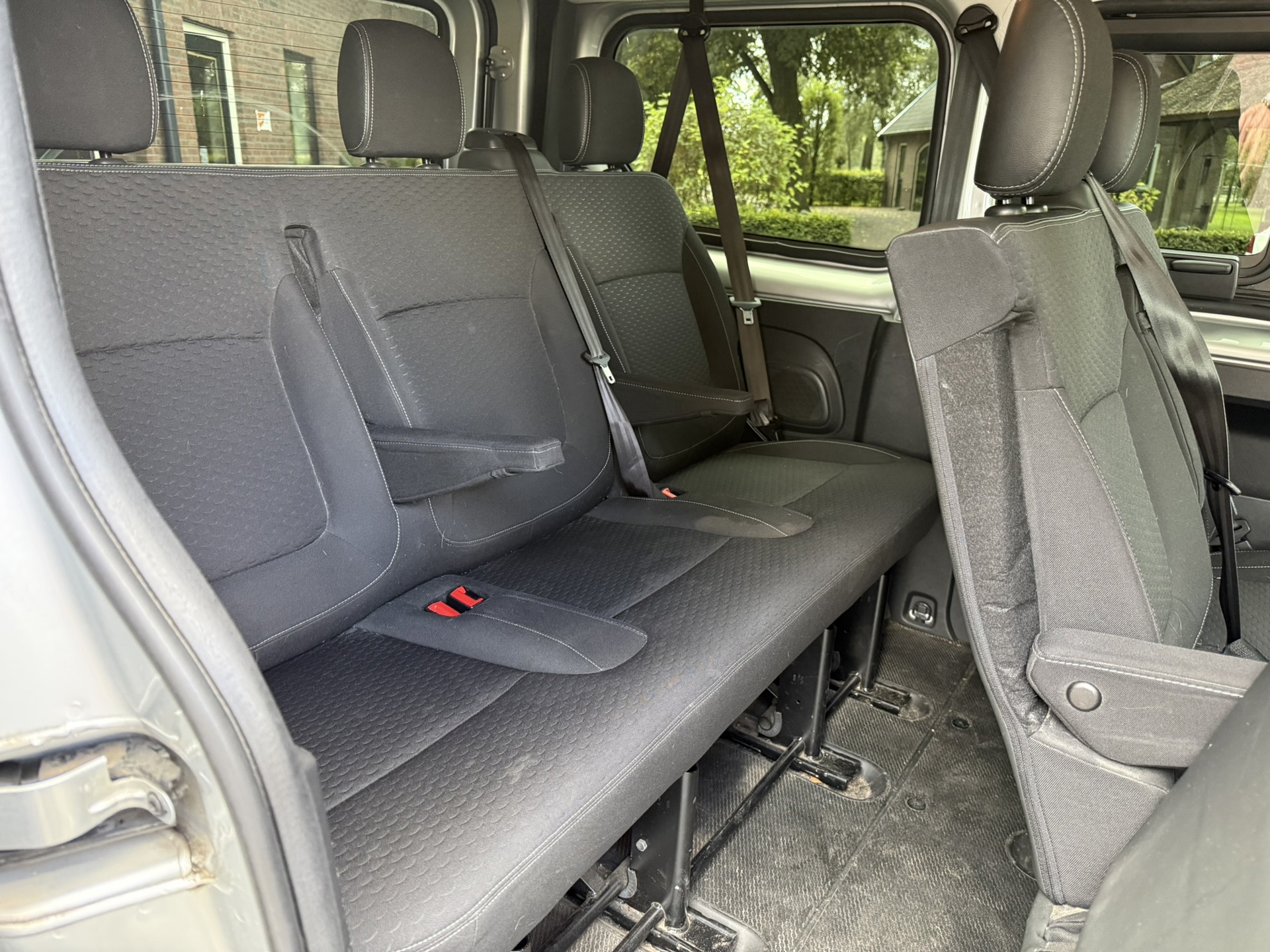 Foto van Opel Vivaro-b