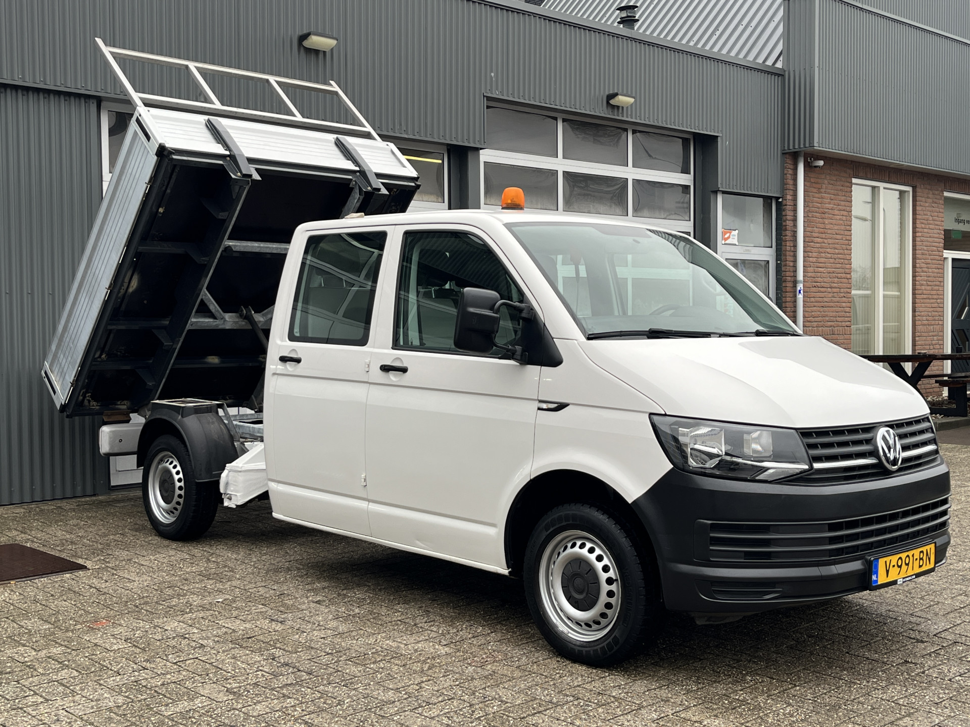 Volkswagen Transporter 2.0 TDI L2H1 DC 2016 - voorkant