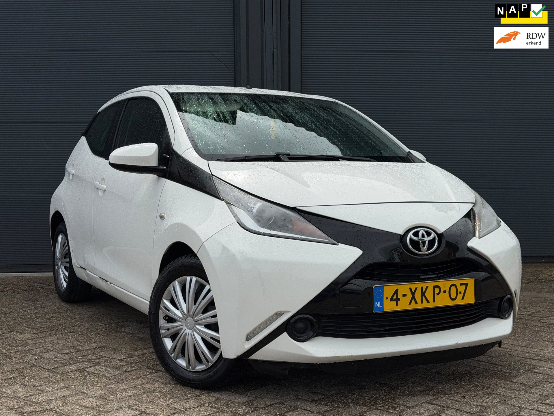 Toyota Toyota Aygo 1.0 | Airco | 5 Deurs | Achteruitrijcamera | Nwe APK 2014 - voorkant