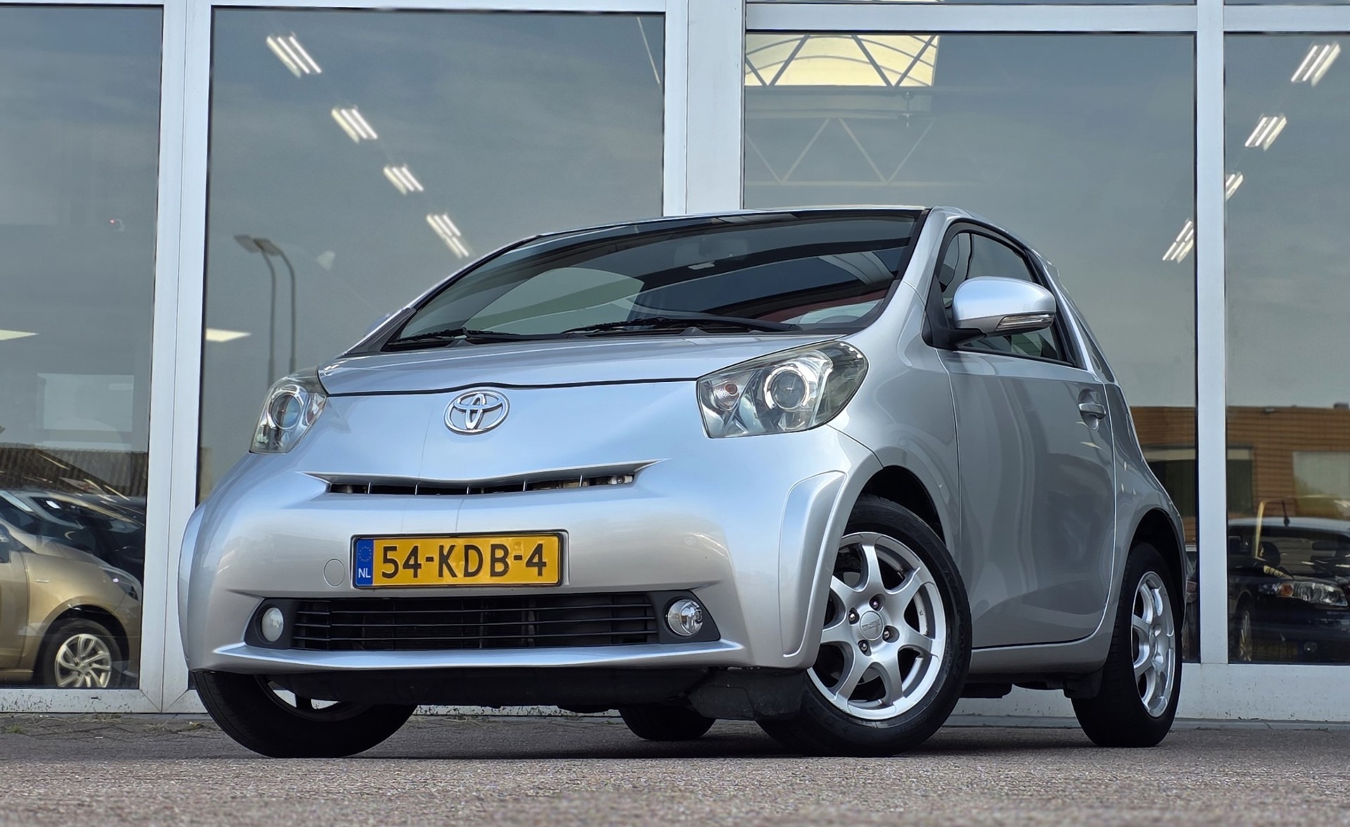 Toyota Toyota Iq 1.0 VVTi Aspiration Airco Navi LMV 15'' Bluetooth 2009 - voorkant