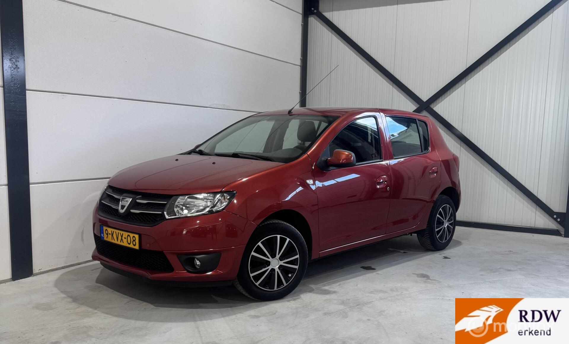 Dacia Sandero 0.9 TCe Lauréate Airco Trekhaak 2013 - voorkant