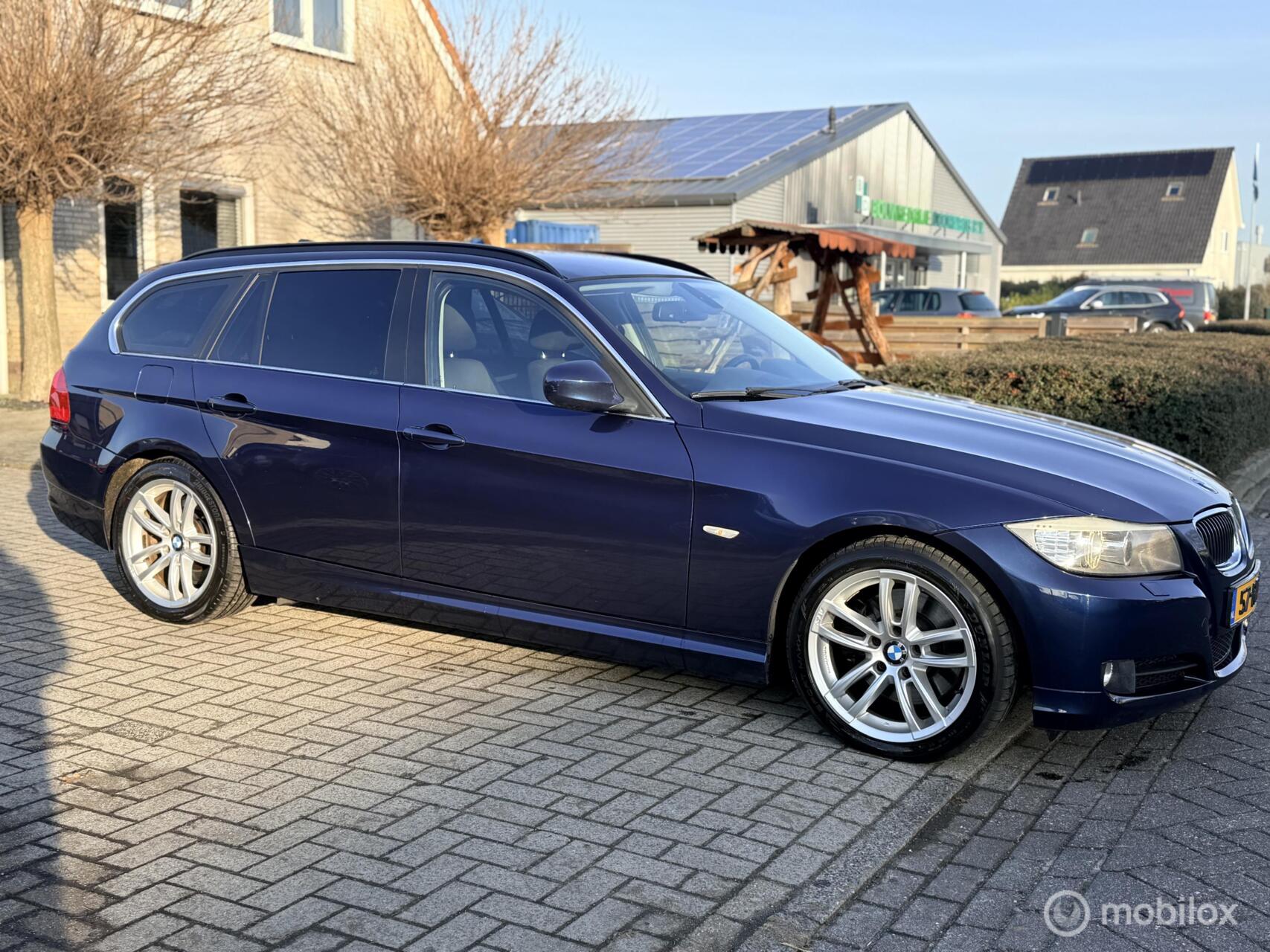 BMW 3er Reihe 325d Business Line 2011 - voorkant