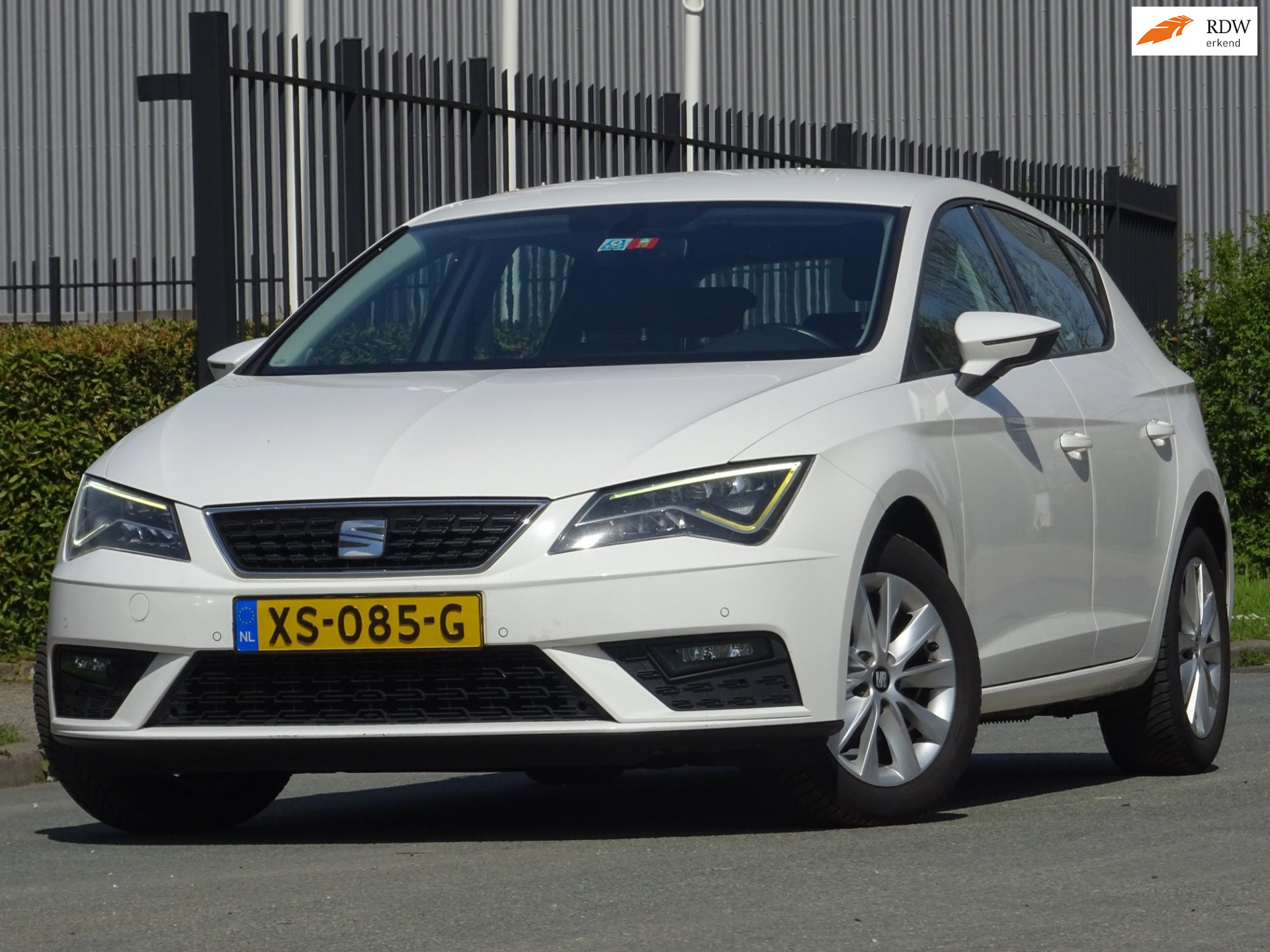 Seat Leon 1.2 TSI Style Business NAVI/CAMERA/PDC/CARPLAY/APK 2017 - voorkant