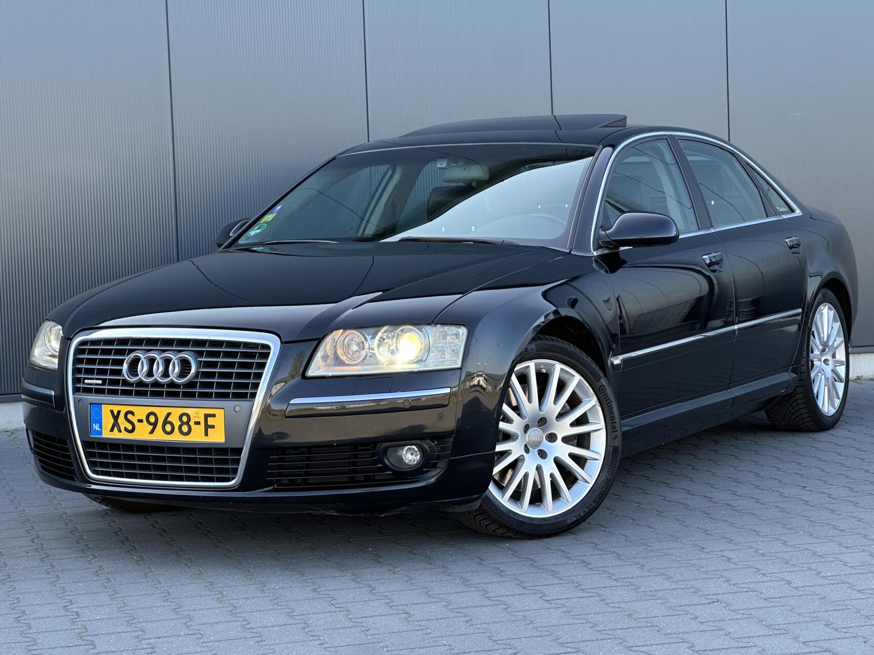 Audi A8 3.2 FSI Quattro Leder - Schuifdak - Navi - Xenon - Zeer Nette Staat 2005 - voorkant