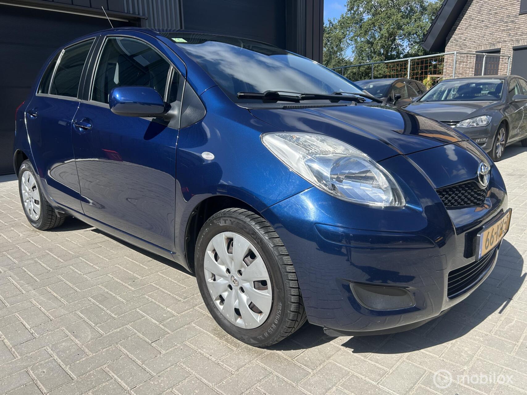 Toyota Toyota Yaris 1.3 VVTi Dynamic 5 Deurs CruiseC  Airco 2010 - voorkant