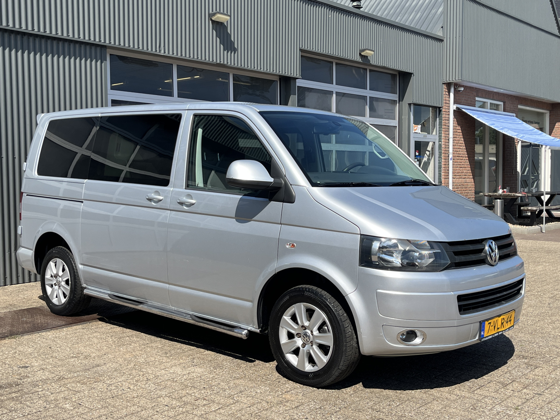 Volkswagen Transporter 2.0 TDI L1H1 DC 2011 - voorkant