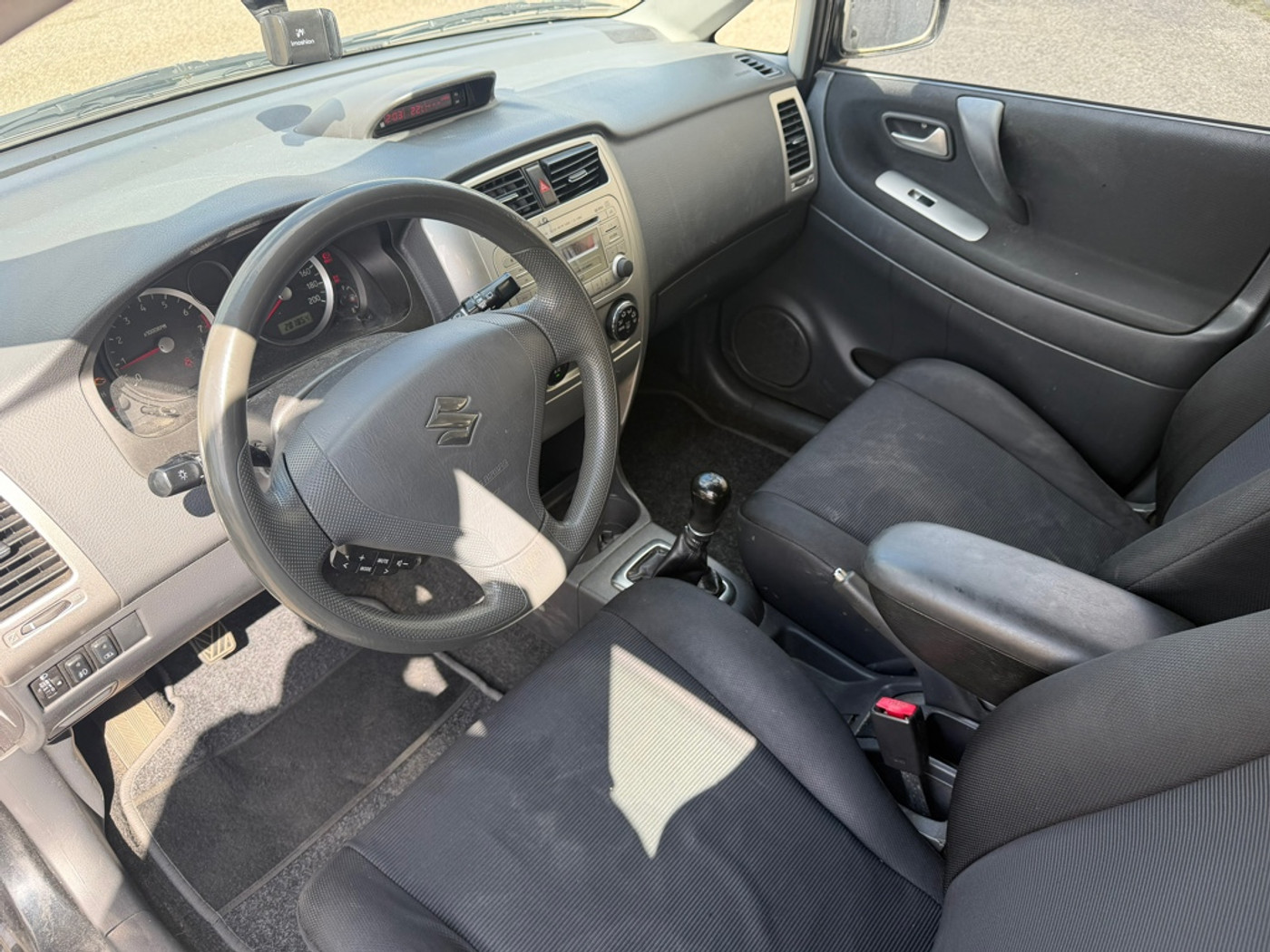 Foto van Suzuki Liana