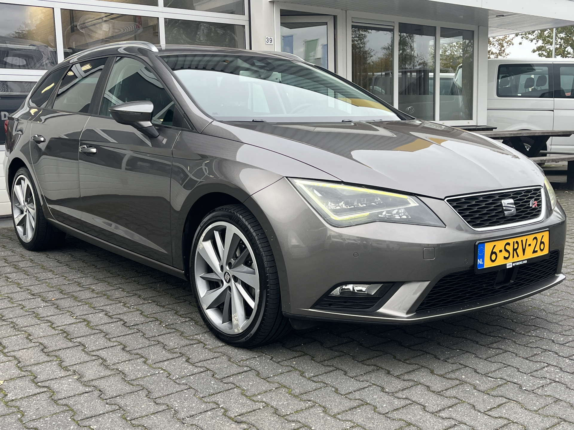 Seat Leon ST 1.2 TSI DSG Automaat Style Business 2014 - voorkant