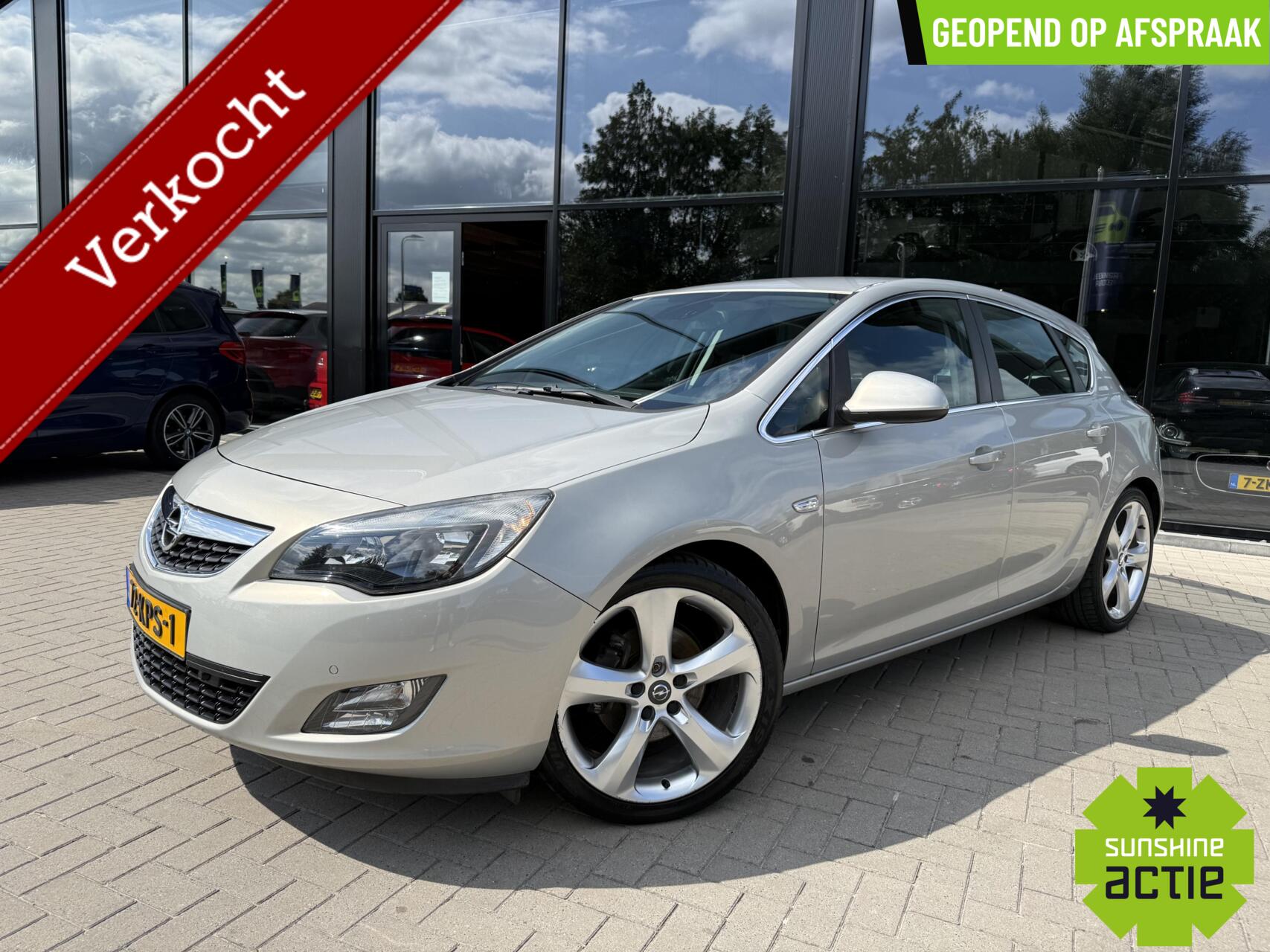 Opel Astra 1.6 Turbo Sport|Navi|Clima|Trekhaak 2010 - voorkant