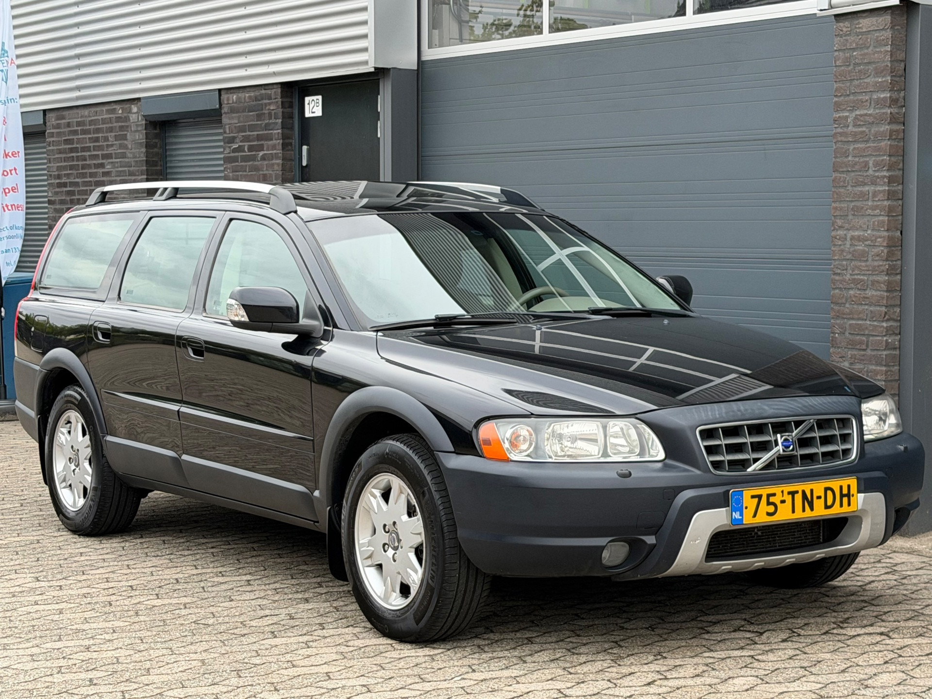 Volvo Xc70 2.5 T Momentum / VERKOCHT ! 2006 - voorkant