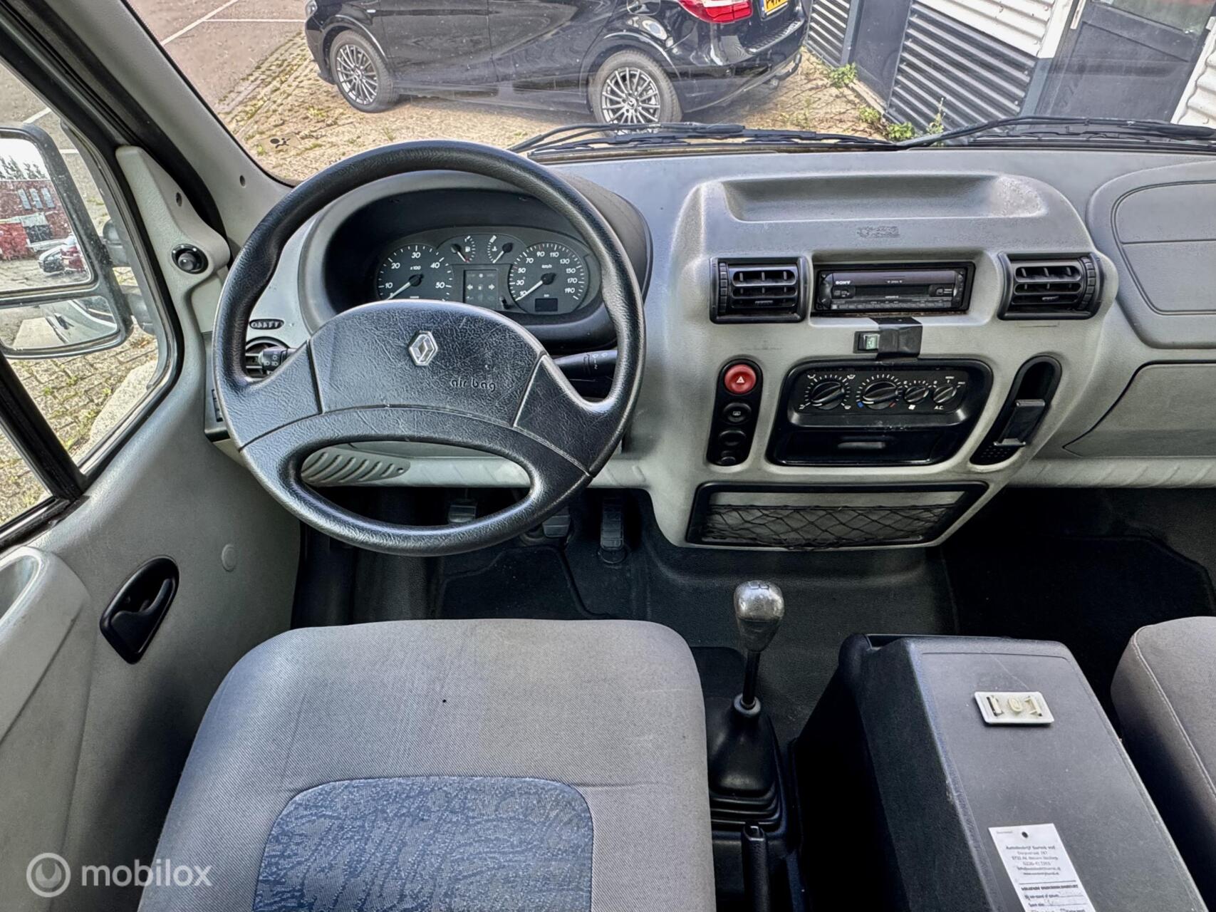 Foto van Renault Master 2.8t L1 H1 2.2 Dci Euro 2000