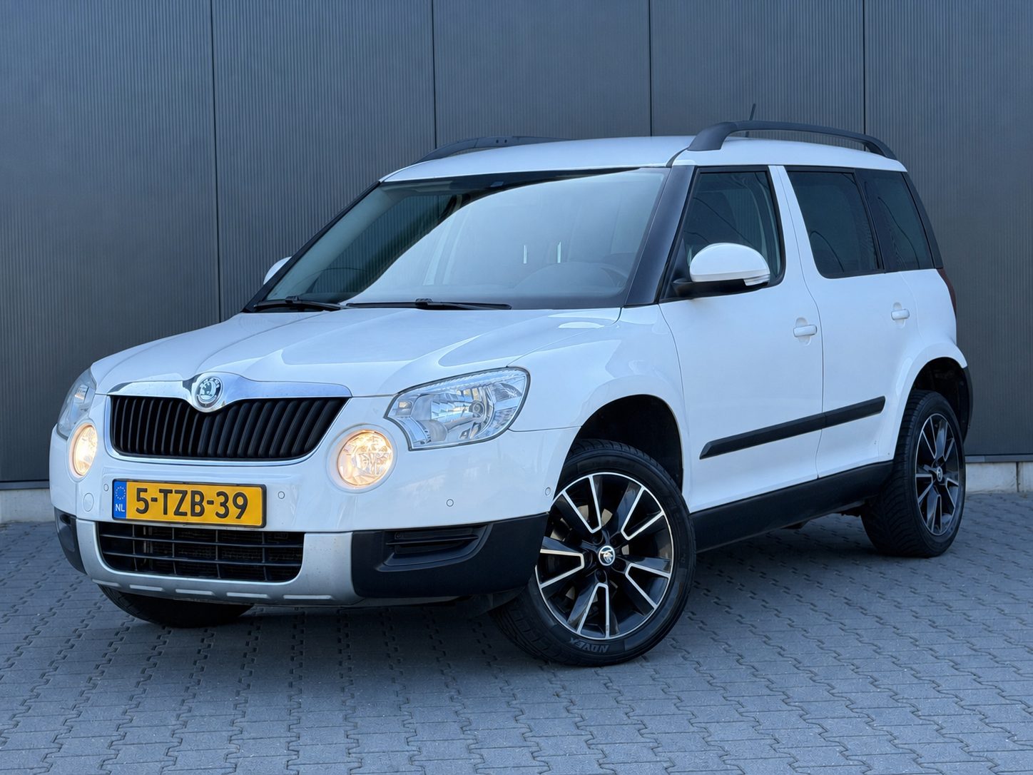 Skoda Yeti 2.0 TDI Elegance Clima - Cruise - Trekhaak - Stoelverwarming 2011 - voorkant