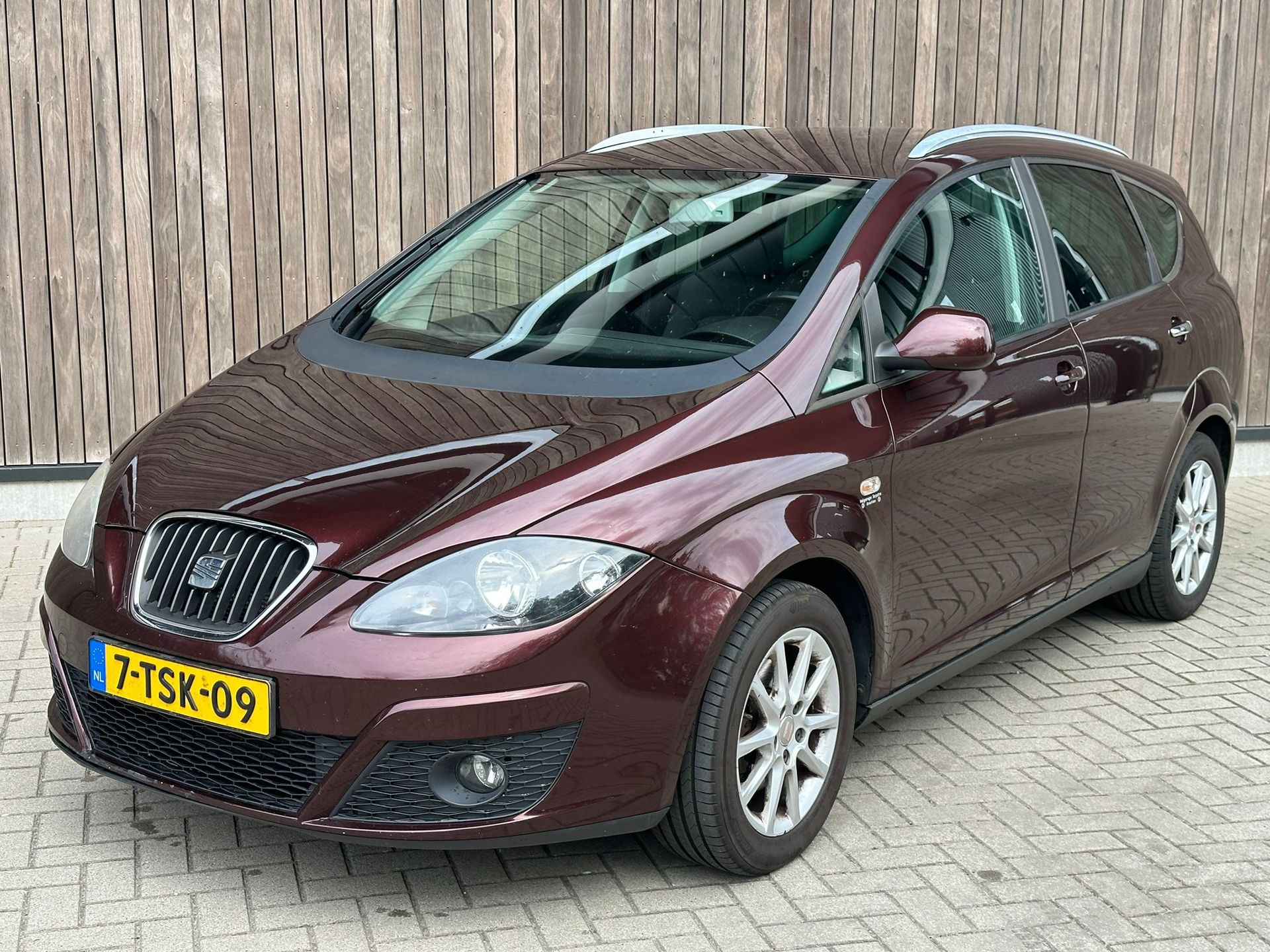 Seat Altea XL 1.6 TDI NAVI | CLIMA | LMV | 2010 - voorkant