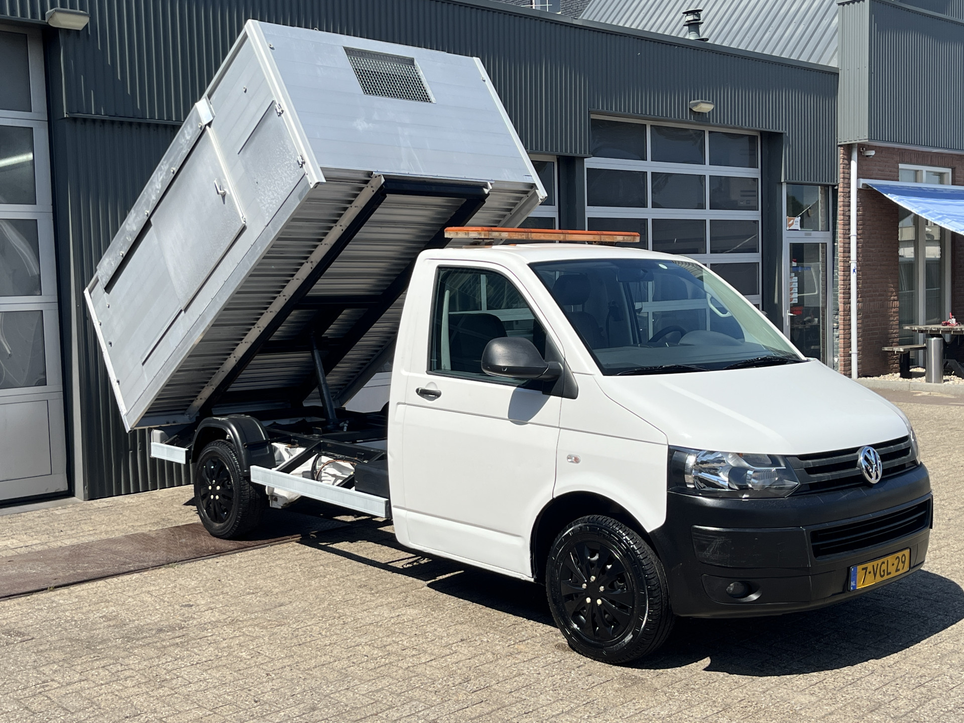Volkswagen Transporter 2.0 TDI L2H1 2010 - voorkant