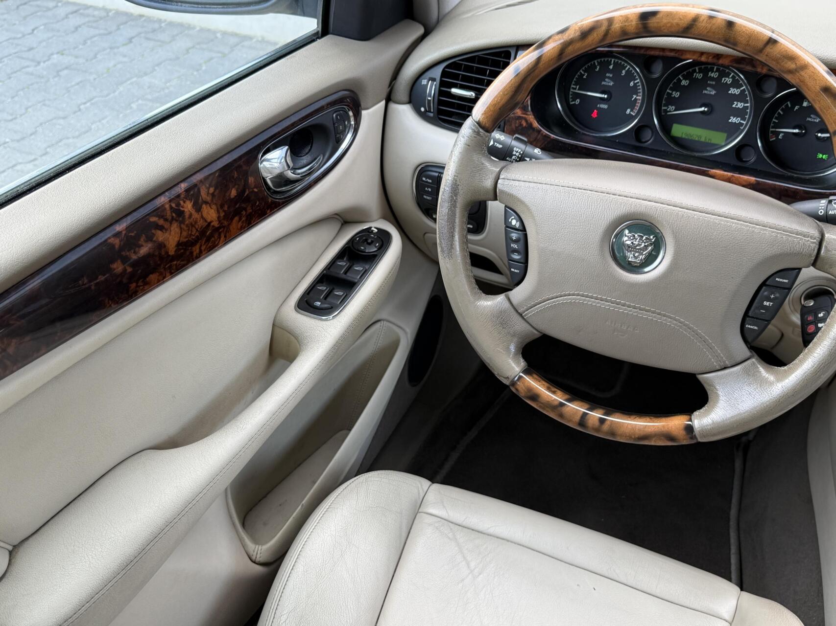 Foto van Jaguar XJ